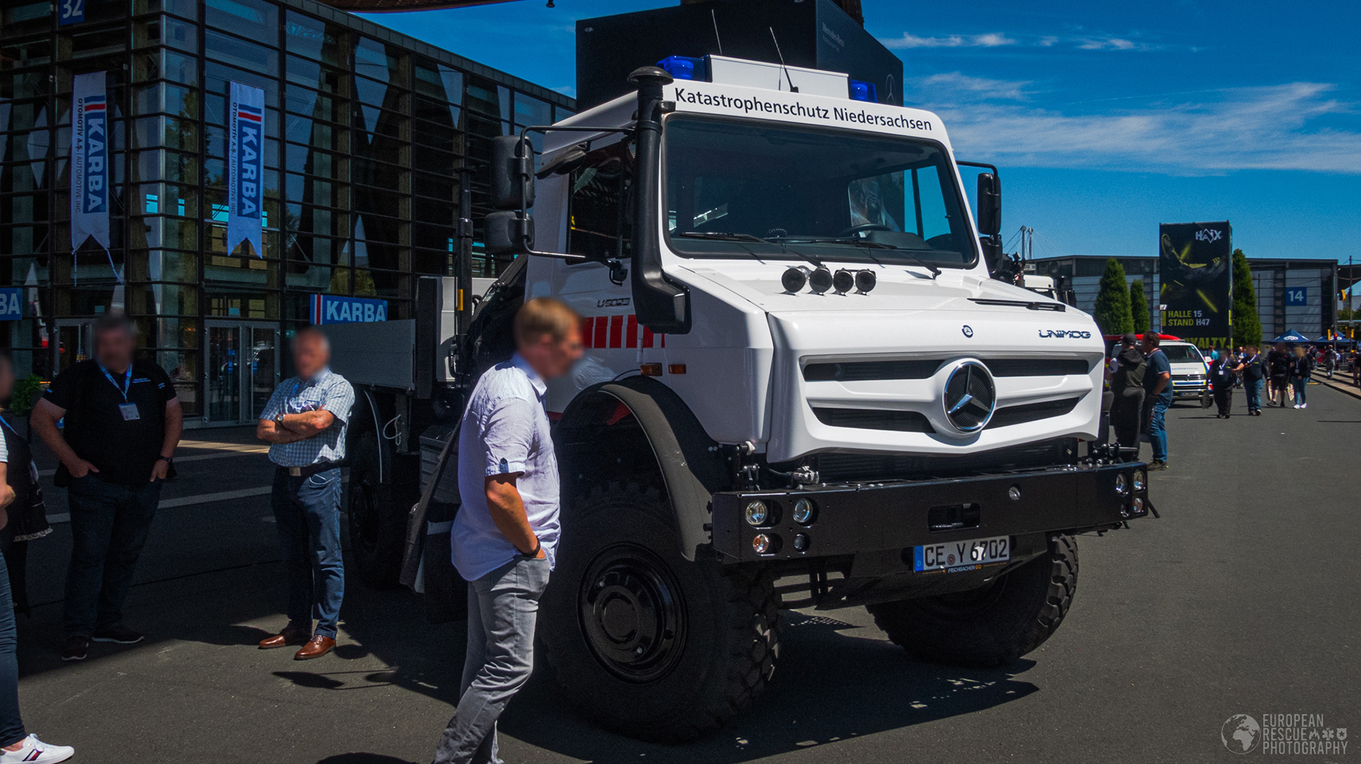 Mercedes-Benz Unimog U5023 - Geraetewagen-Logistik mit Kran
