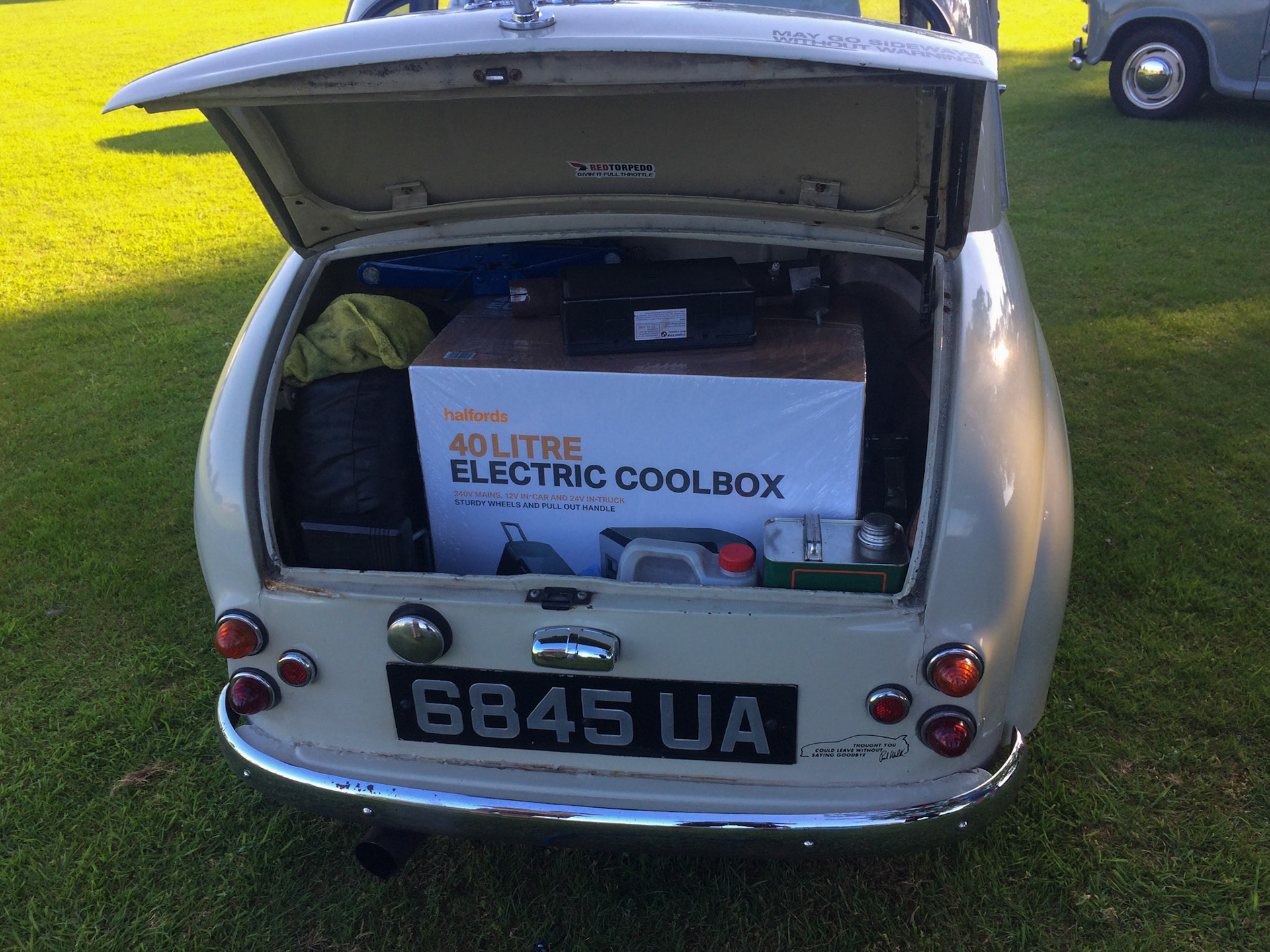 Coolbox in Richards car