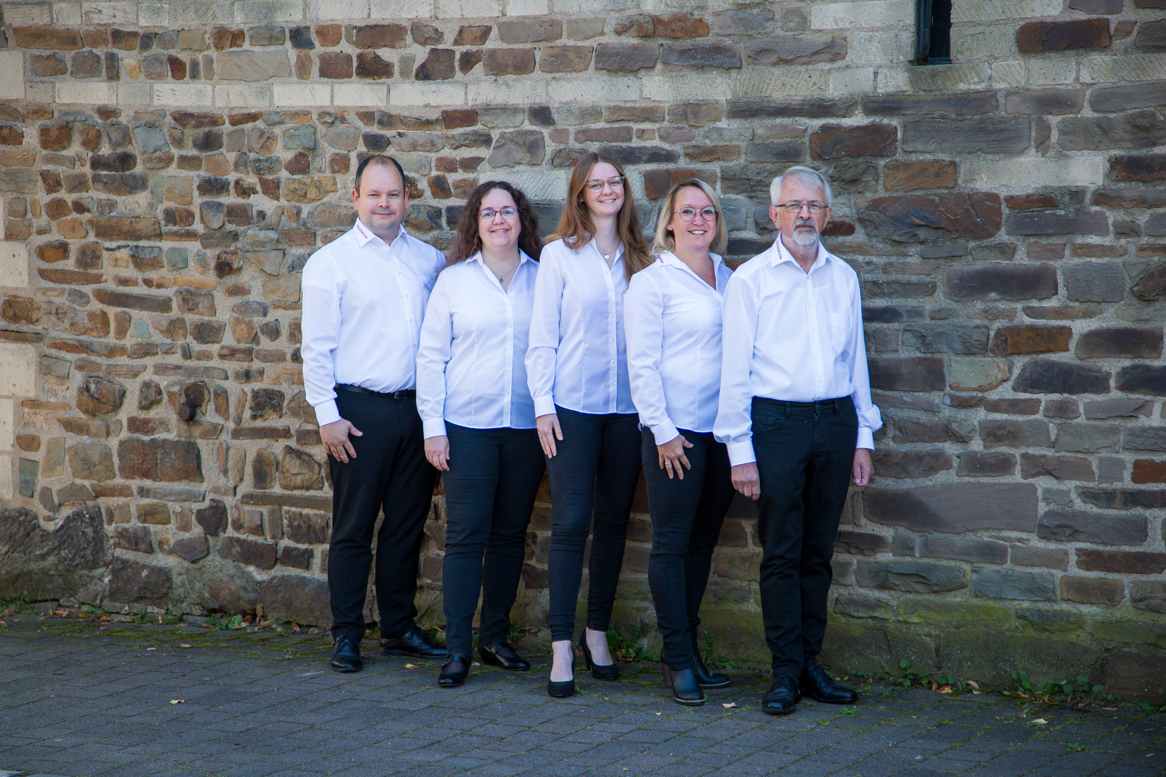 Markus (5 Jahre), Manuela (35 Jahre), Neela (2 Jahre), Silke (10 Jahre), Peter (33 Jahre)