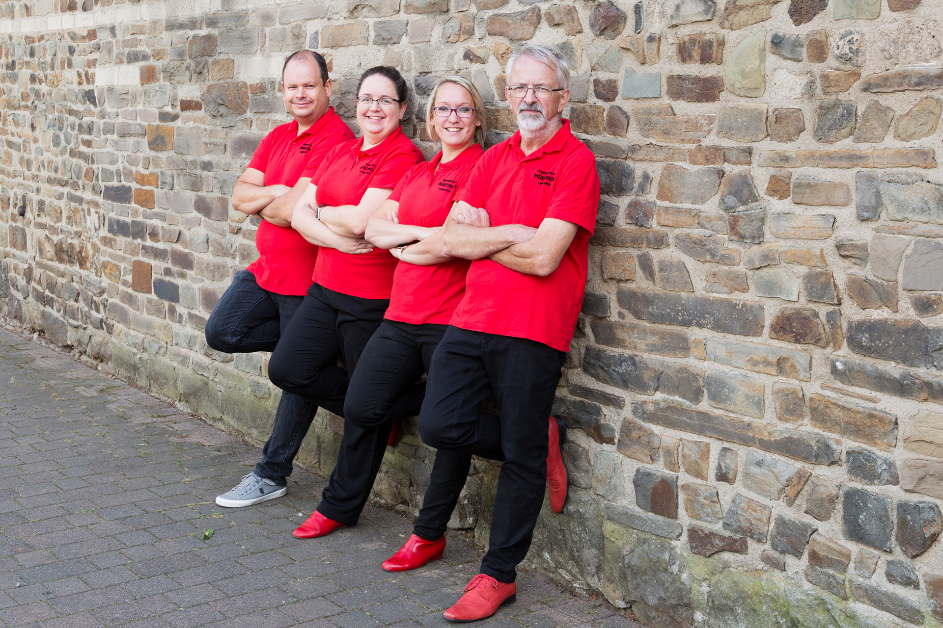Markus (4 Jahre), Manuela (34 Jahre), Silke (9 Jahre), Peter (33 Jahre)