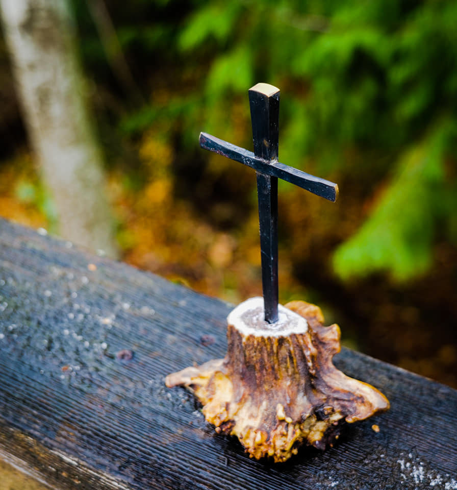 Cross, fireblued with 24 karat gold accents on an elk crown base