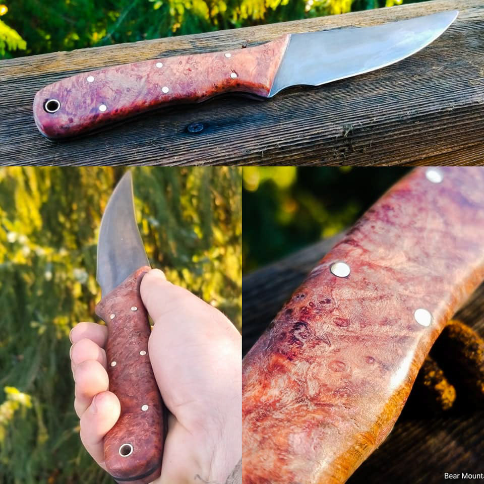 Fighter in O1 steel, virus oak handle with brass pins. 