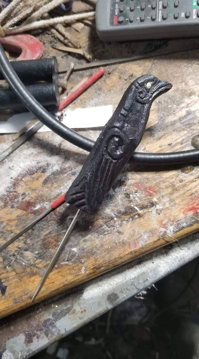 Carved raven cigar nub holder