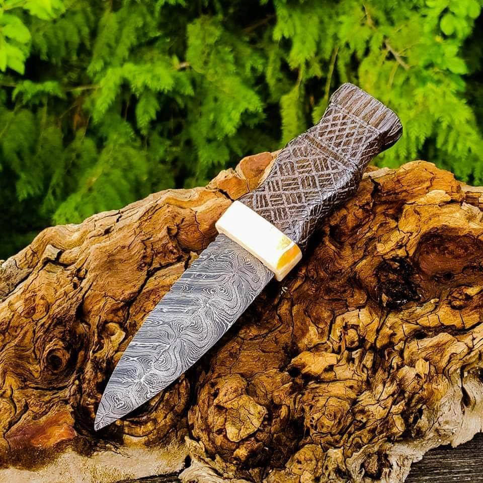 Sgian dubh, 1084/15n20, ivory bolster, bogoak grip with mother of pearl