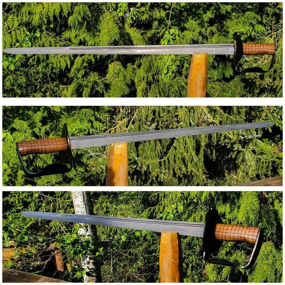 Figure 8 Naval cutlass with a teak handle