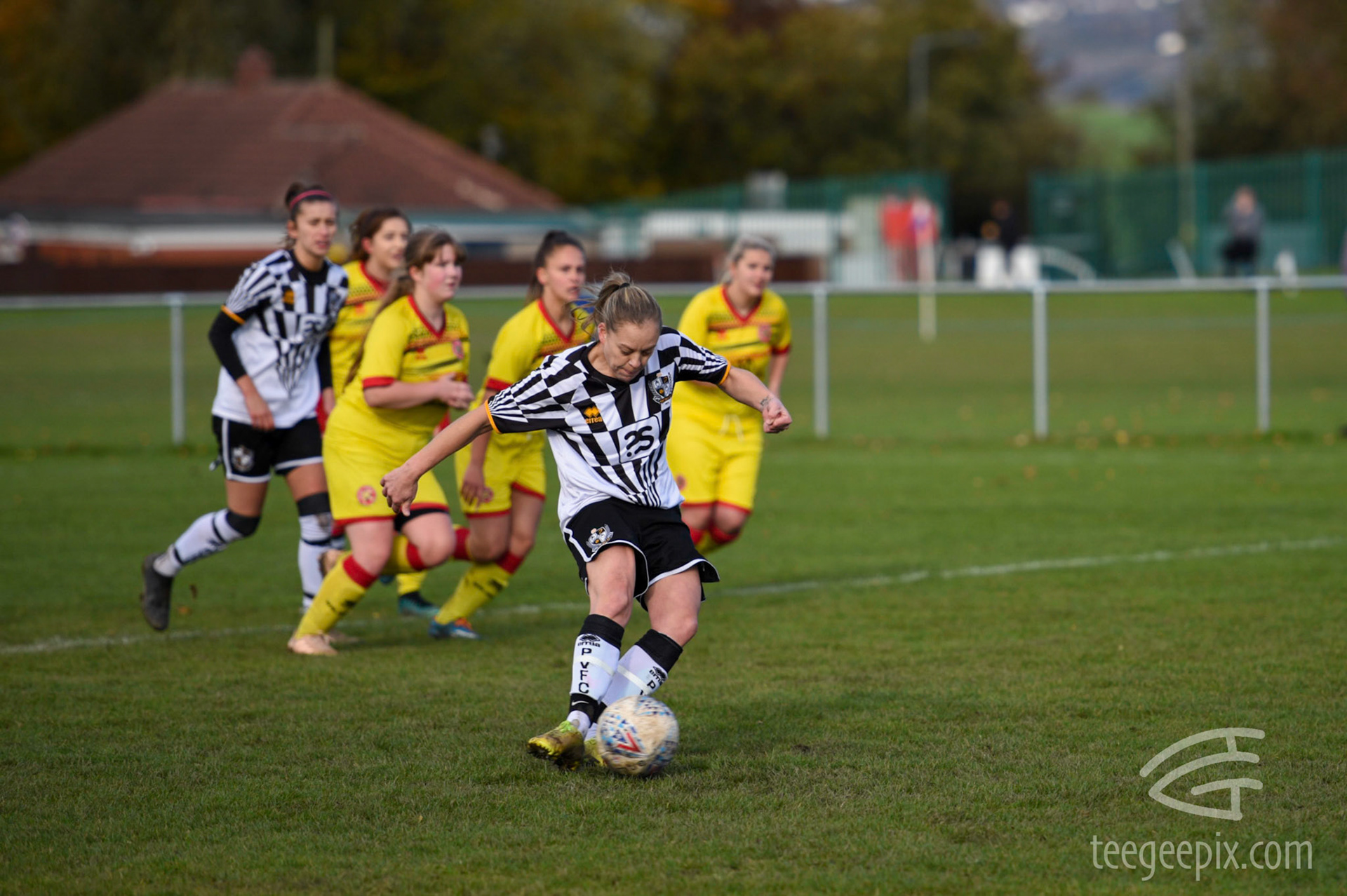 Kim Cartlidge scores from the spot to make it 1-0