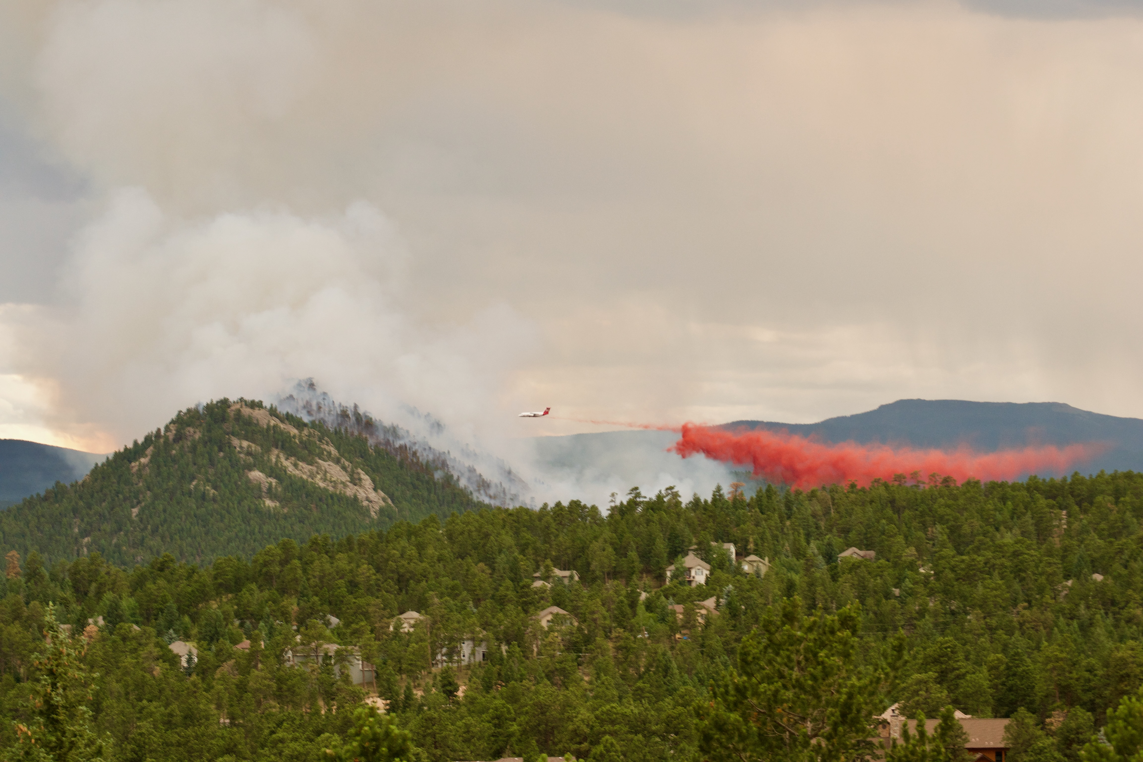The sight of large planes dropping fire suppressant near treetop level was certainly a spectacle © 2022 Geoffrey Erdahl