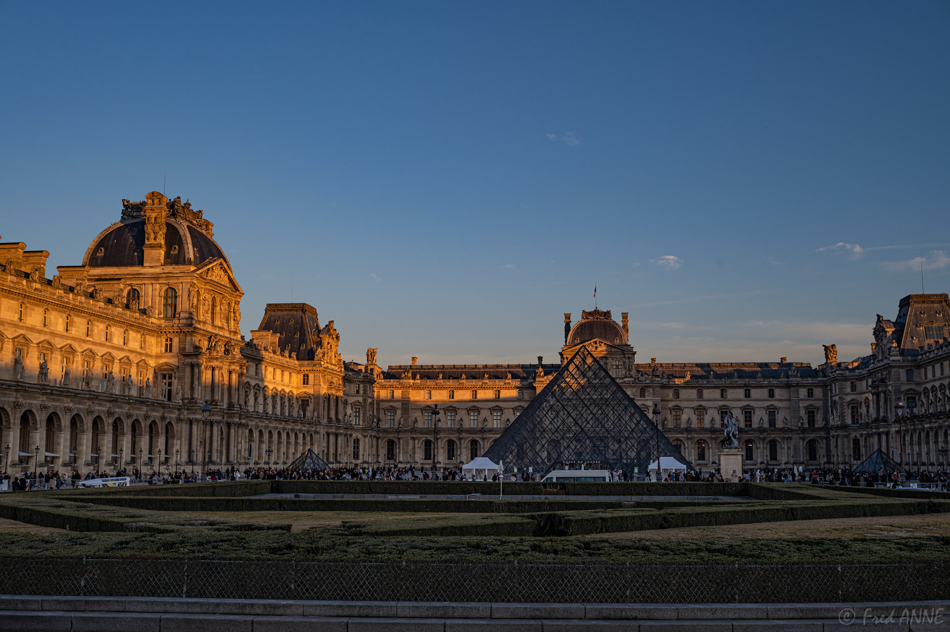 Pyramide du Louvre
