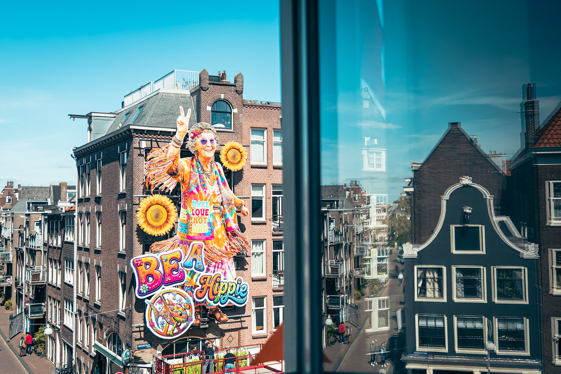 Gevelonthulling Café de Blaffende Vis Koningsnacht Amsterdam 2026 — fotografie Hugo Smeenk