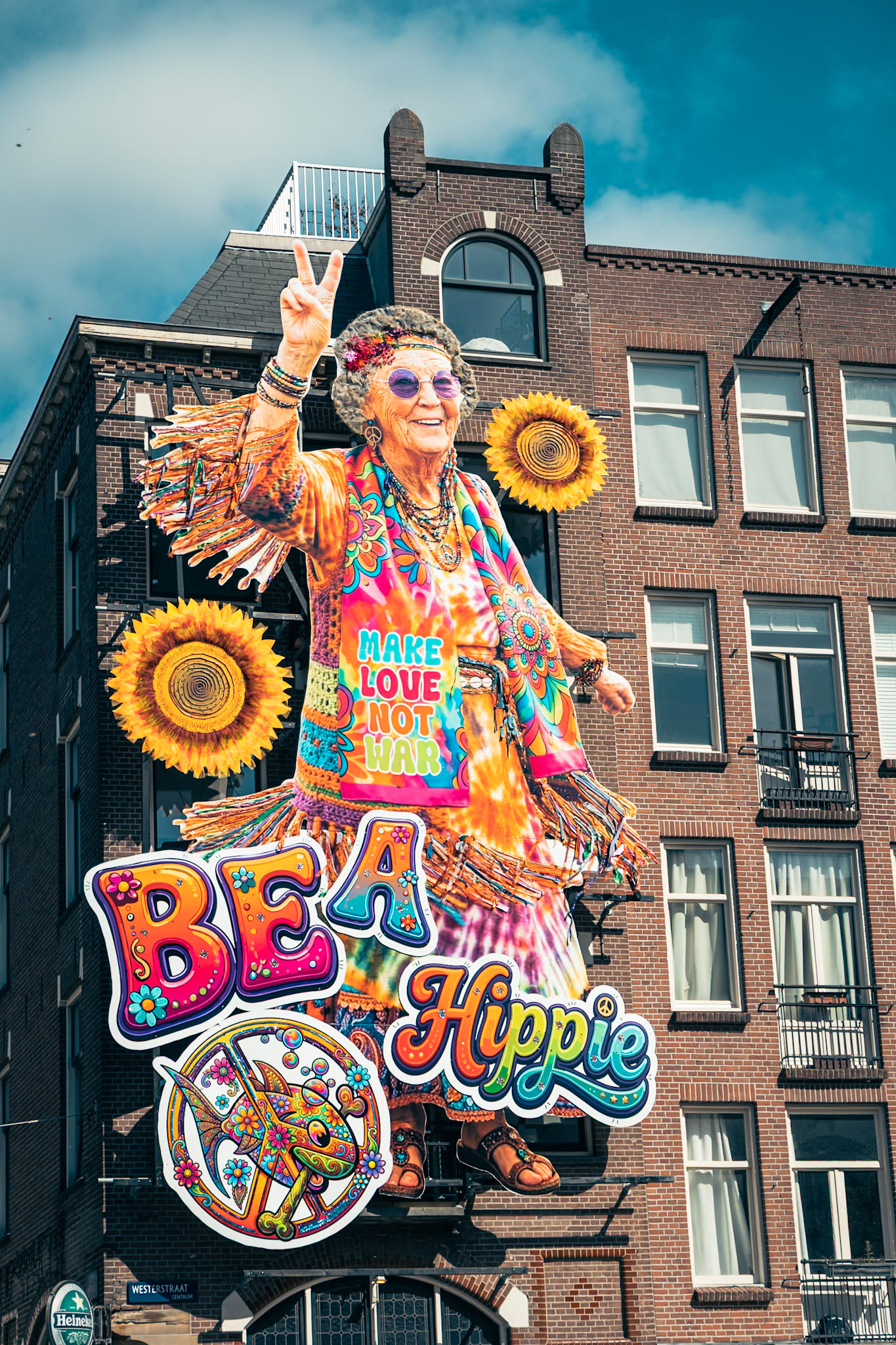 Gevelonthulling Café de Blaffende Vis Koningsnacht Amsterdam 2026 — fotografie Hugo Smeenk