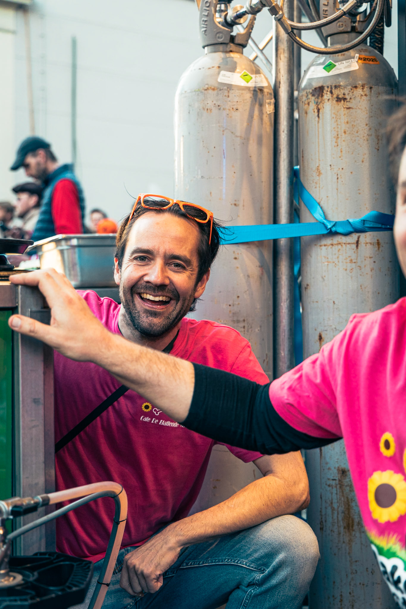 Gevelonthulling Café de Blaffende Vis Koningsnacht Amsterdam 2026 — fotografie Hugo Smeenk