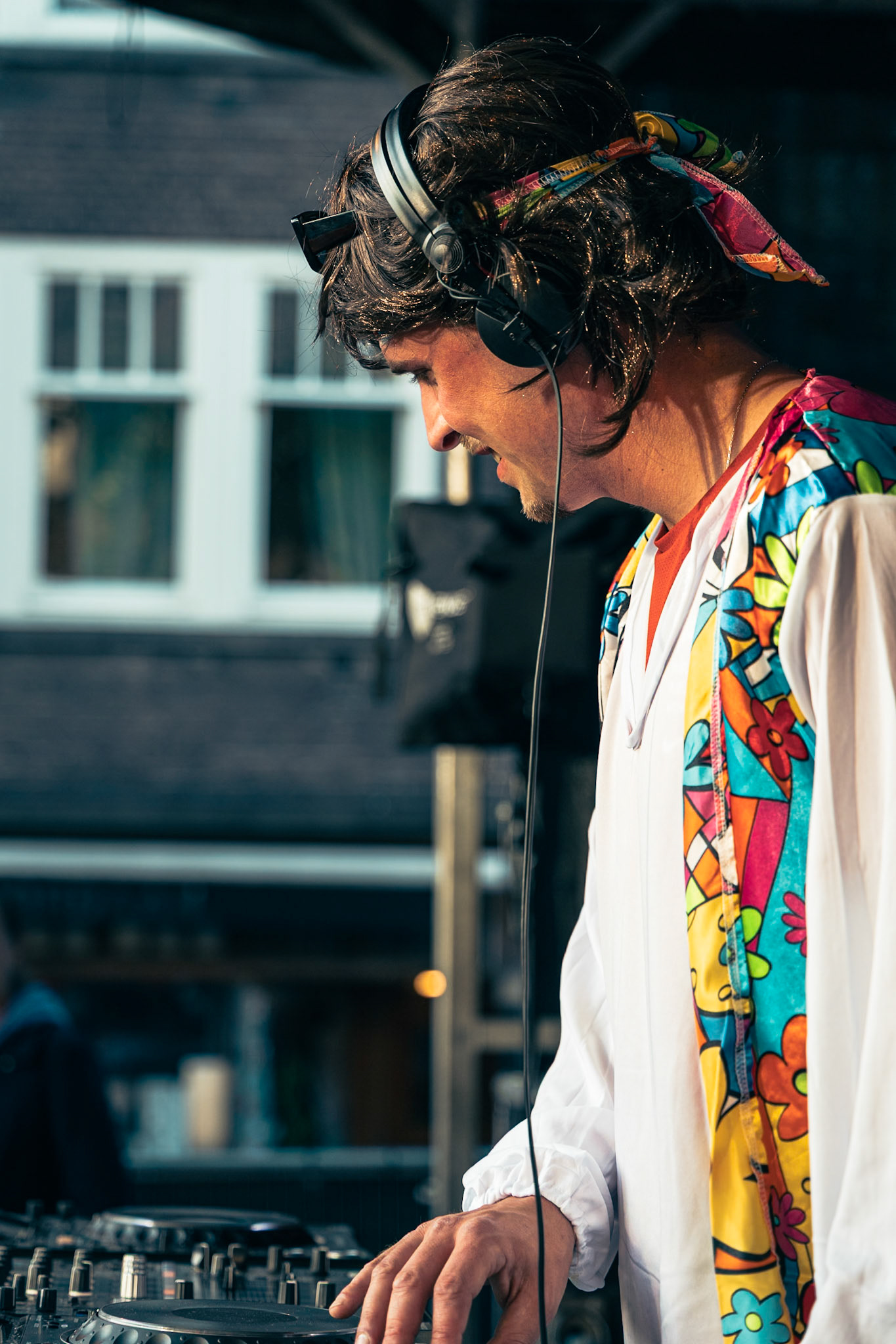 Gevelonthulling Café de Blaffende Vis Koningsnacht Amsterdam 2026 — fotografie Hugo Smeenk