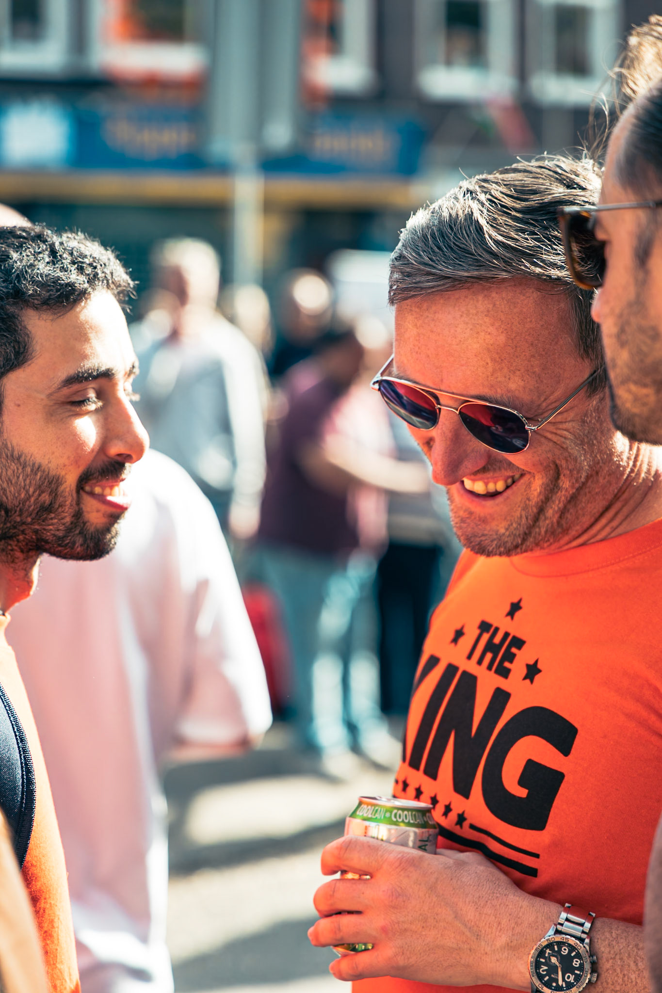 Gevelonthulling Café de Blaffende Vis Koningsnacht Amsterdam 2026 — fotografie Hugo Smeenk