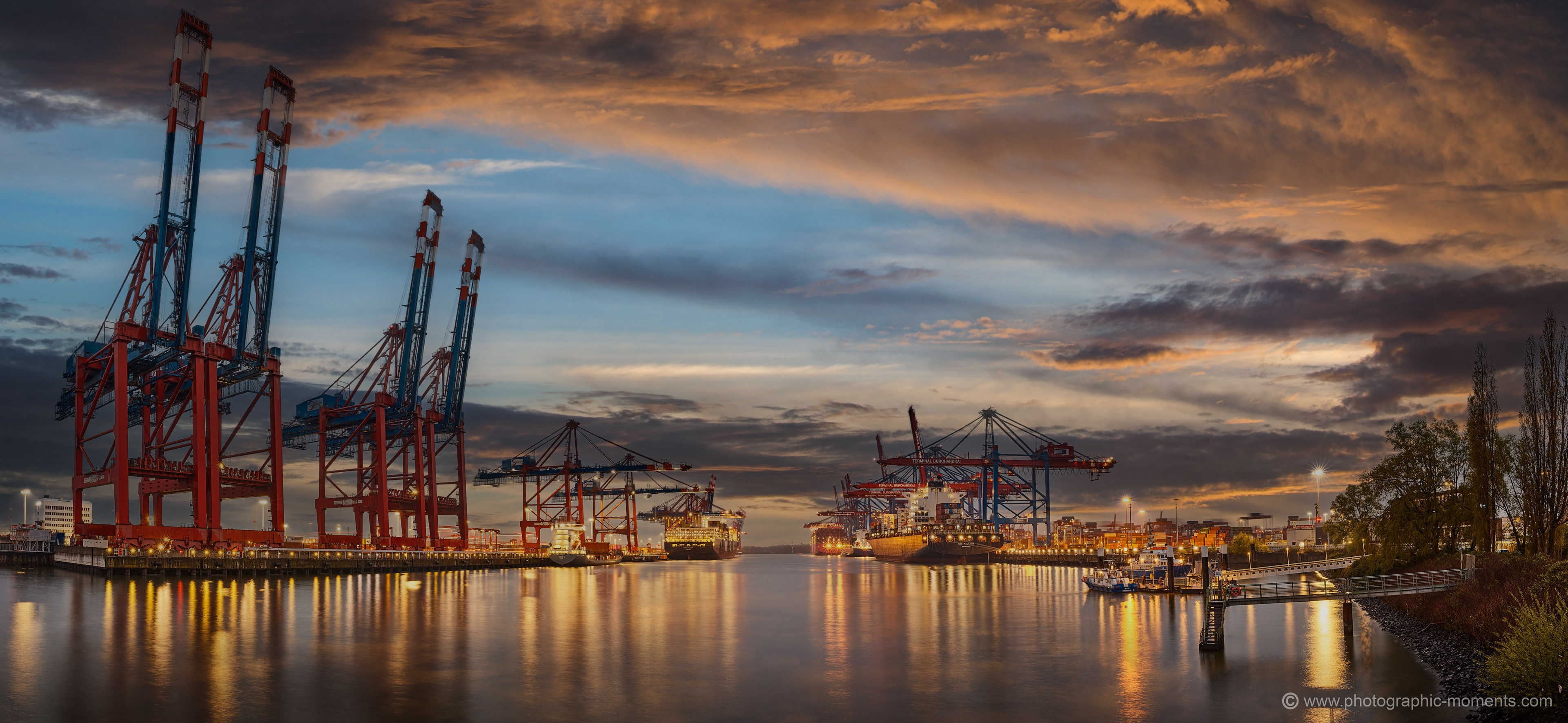 Containerhafen/ Hamburg