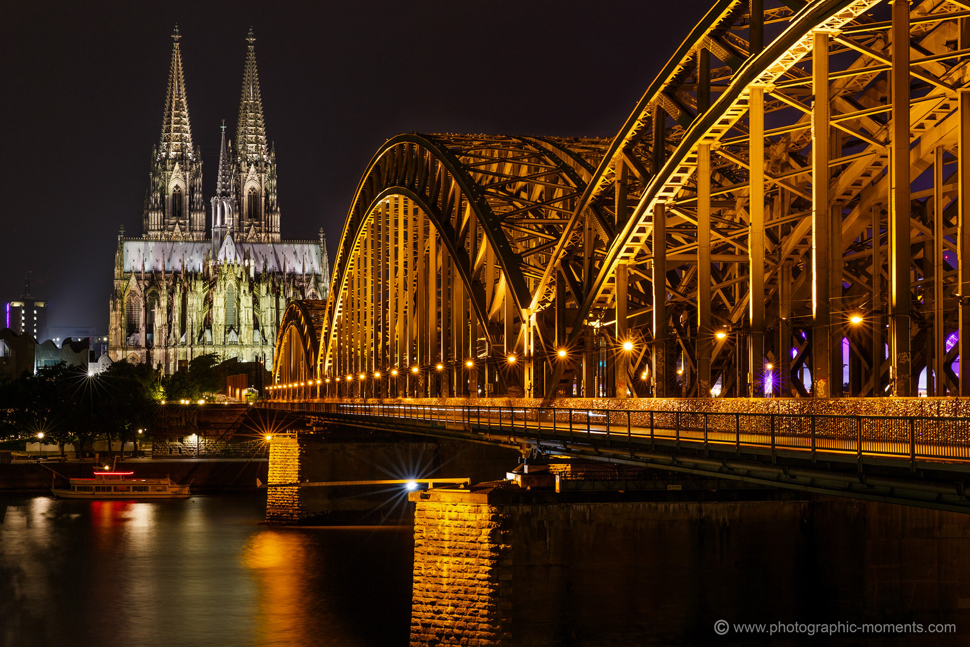 Hohenzollernbrücke und Dom/ Köln