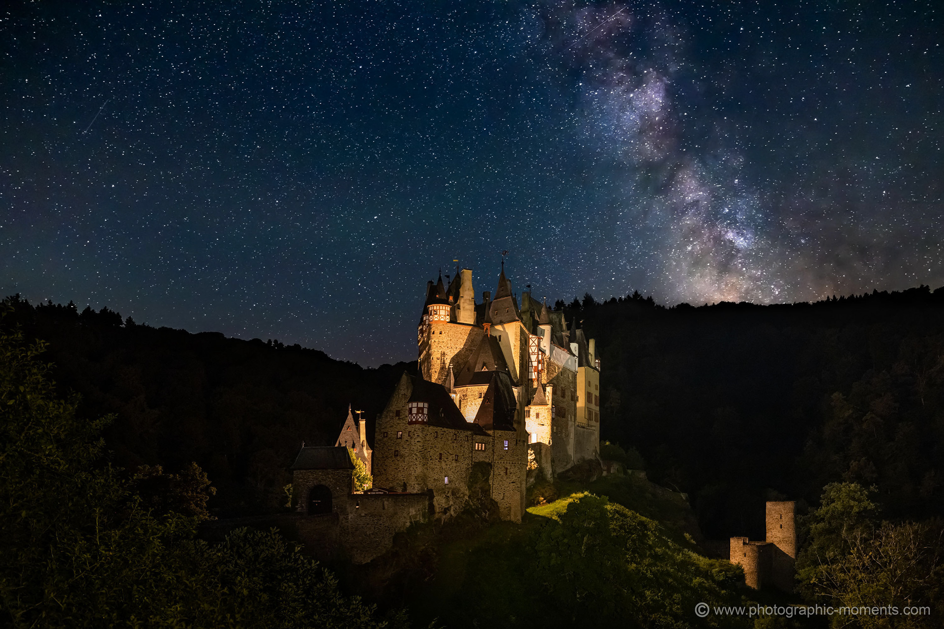 Milchstraße über der Burg Eltz