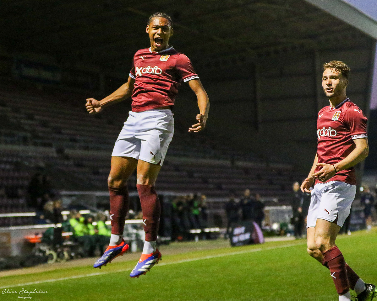 Clive Stapleton Photography - Football Photography