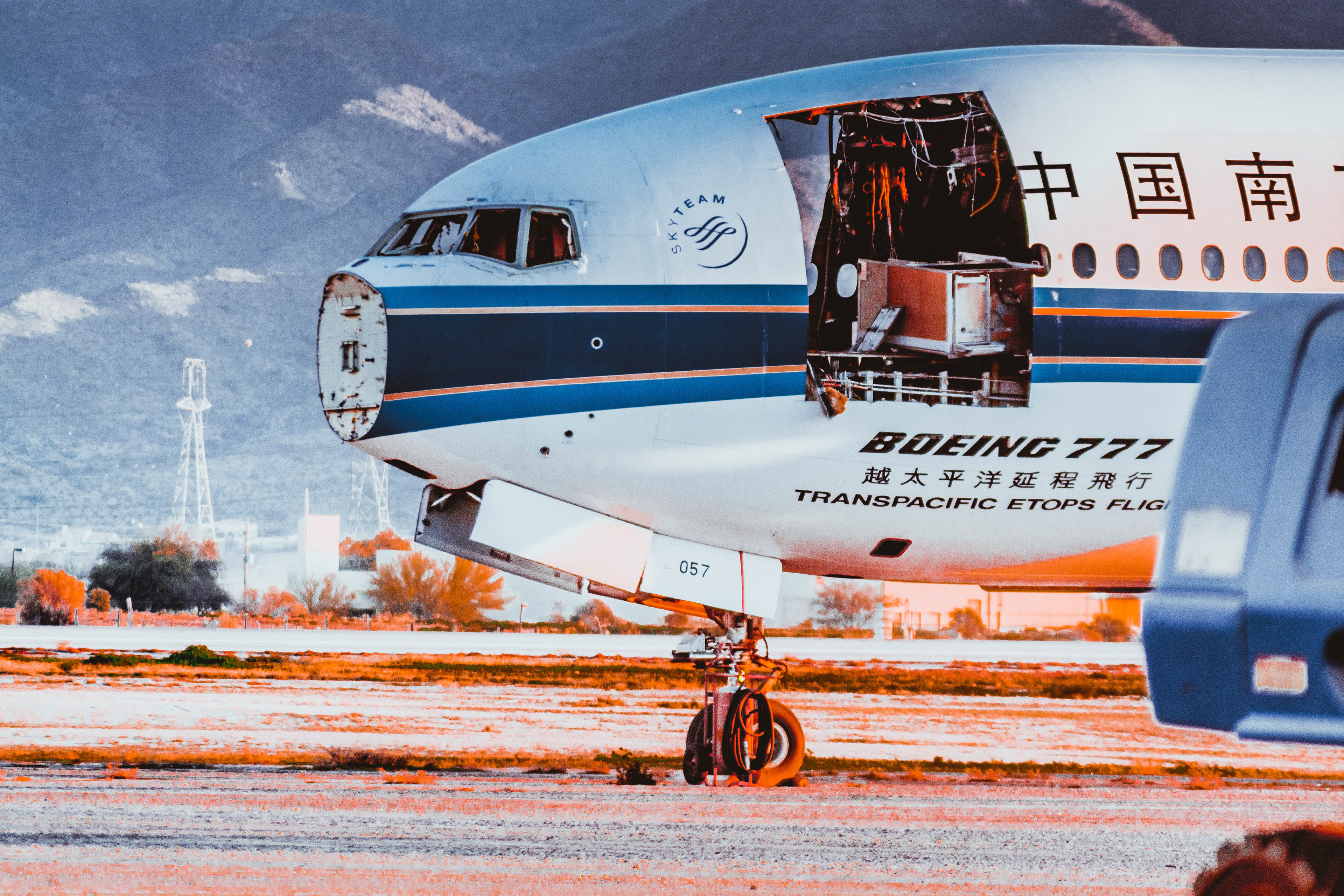 Former China Southern 777-200