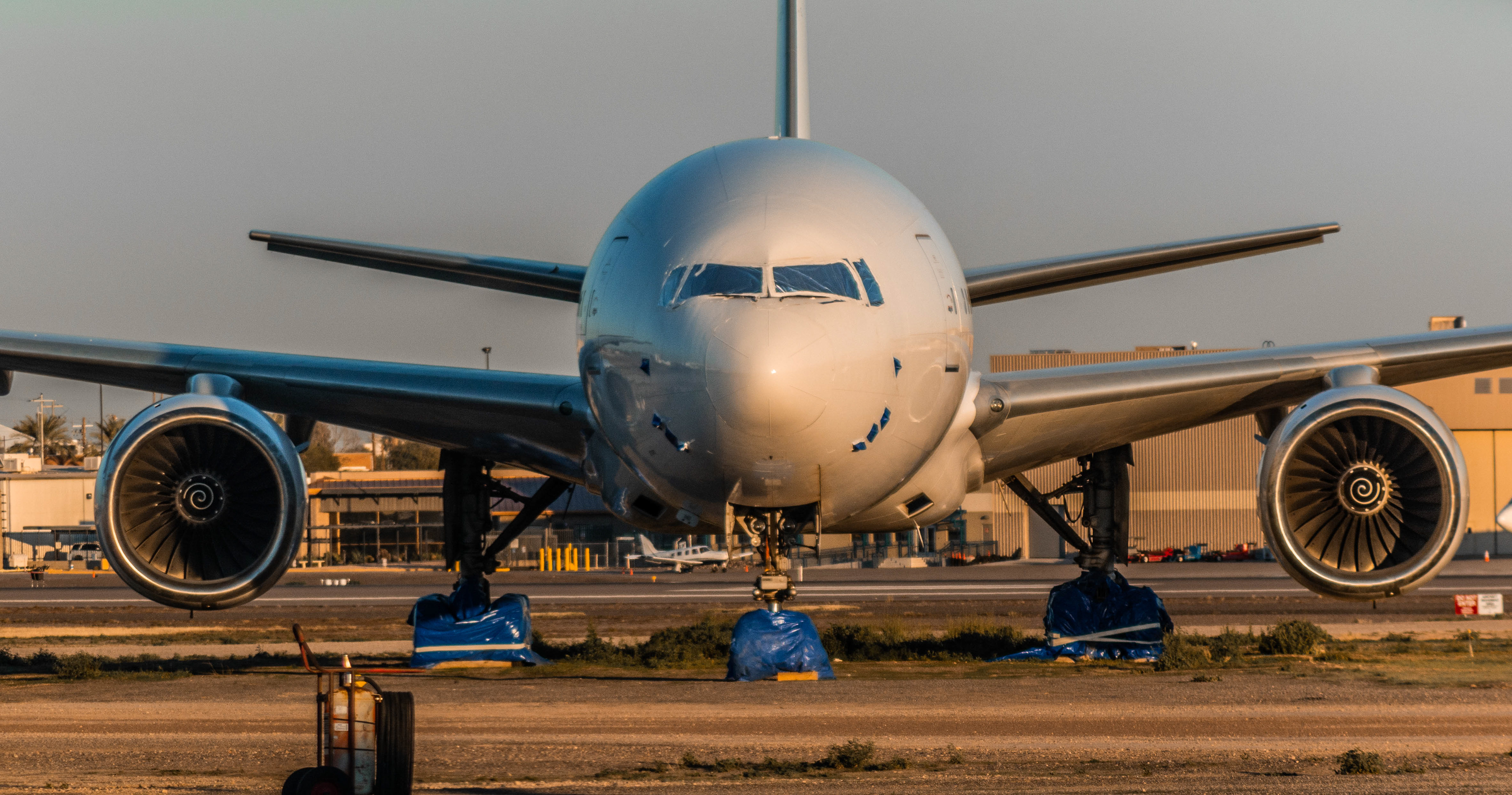 Former Singapore Airlines 777-200
