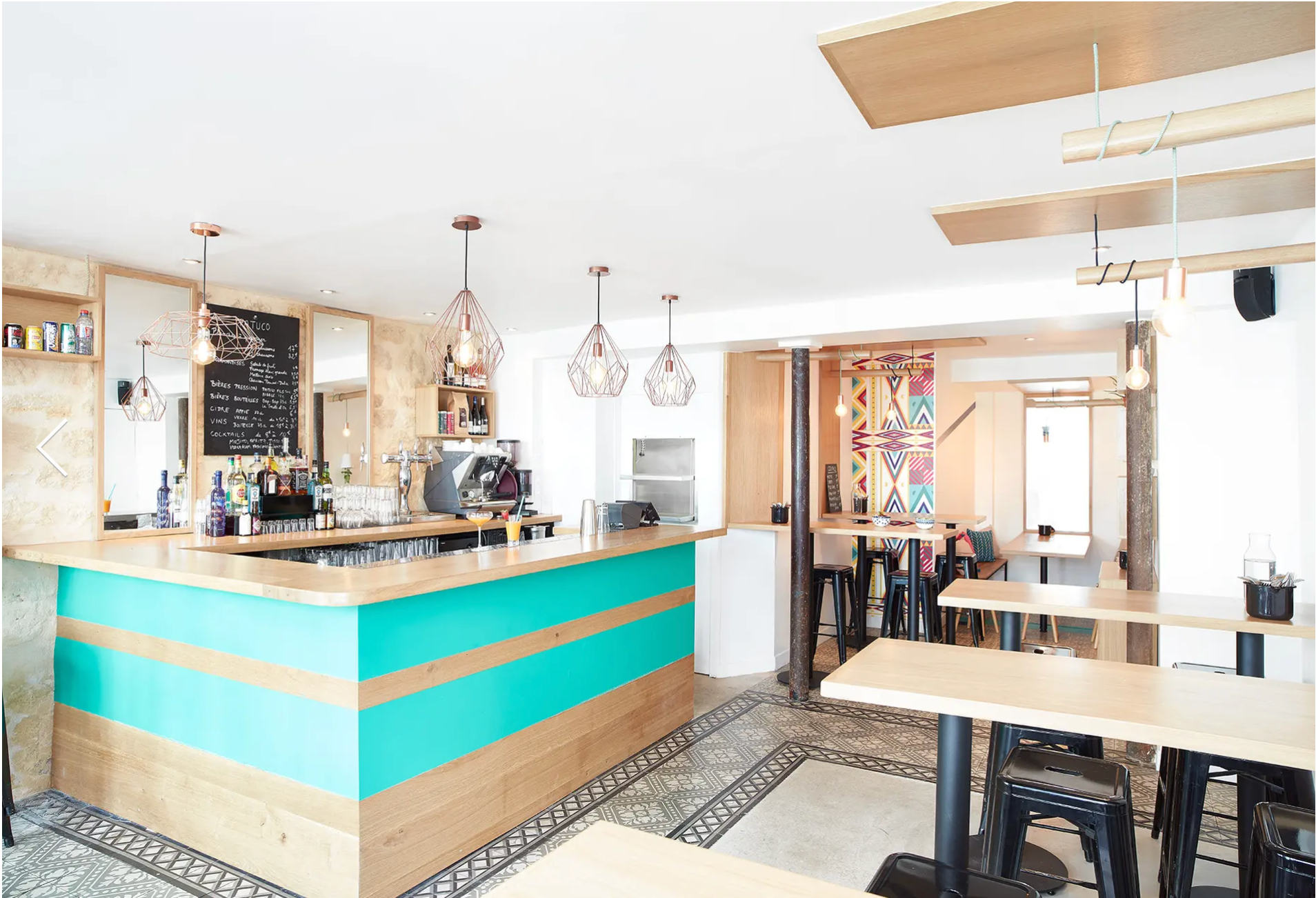 Salle et bar