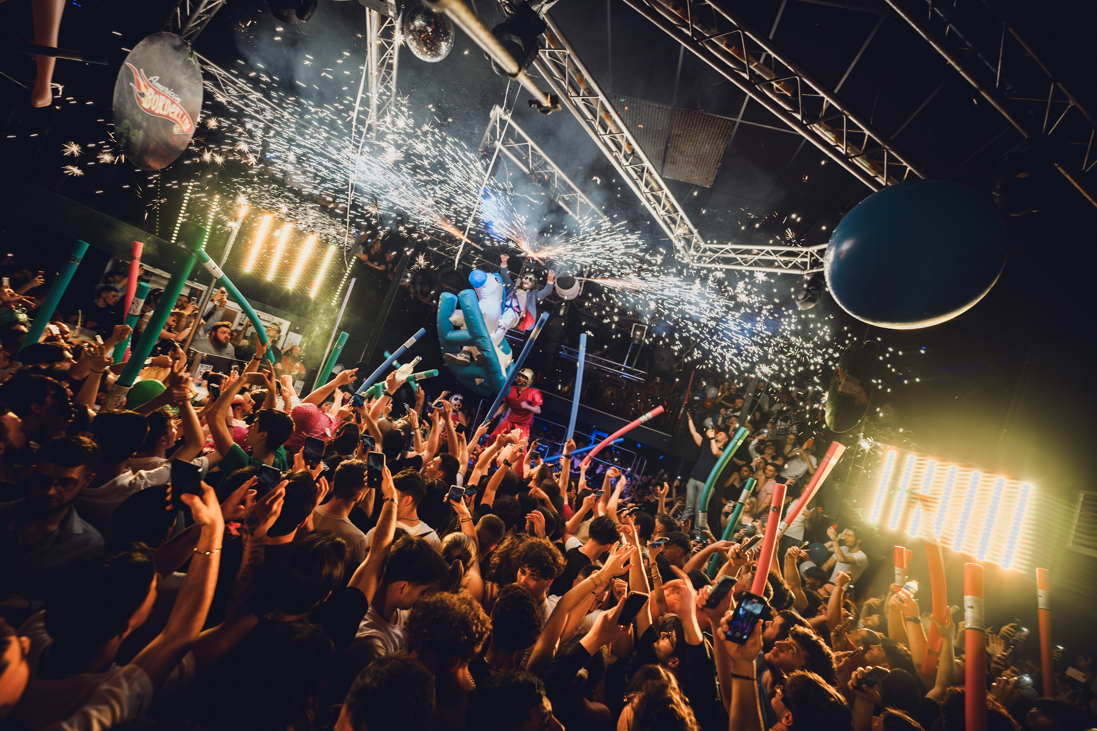 AMERICAN BORDERLINE - SAINTES VEGAS 