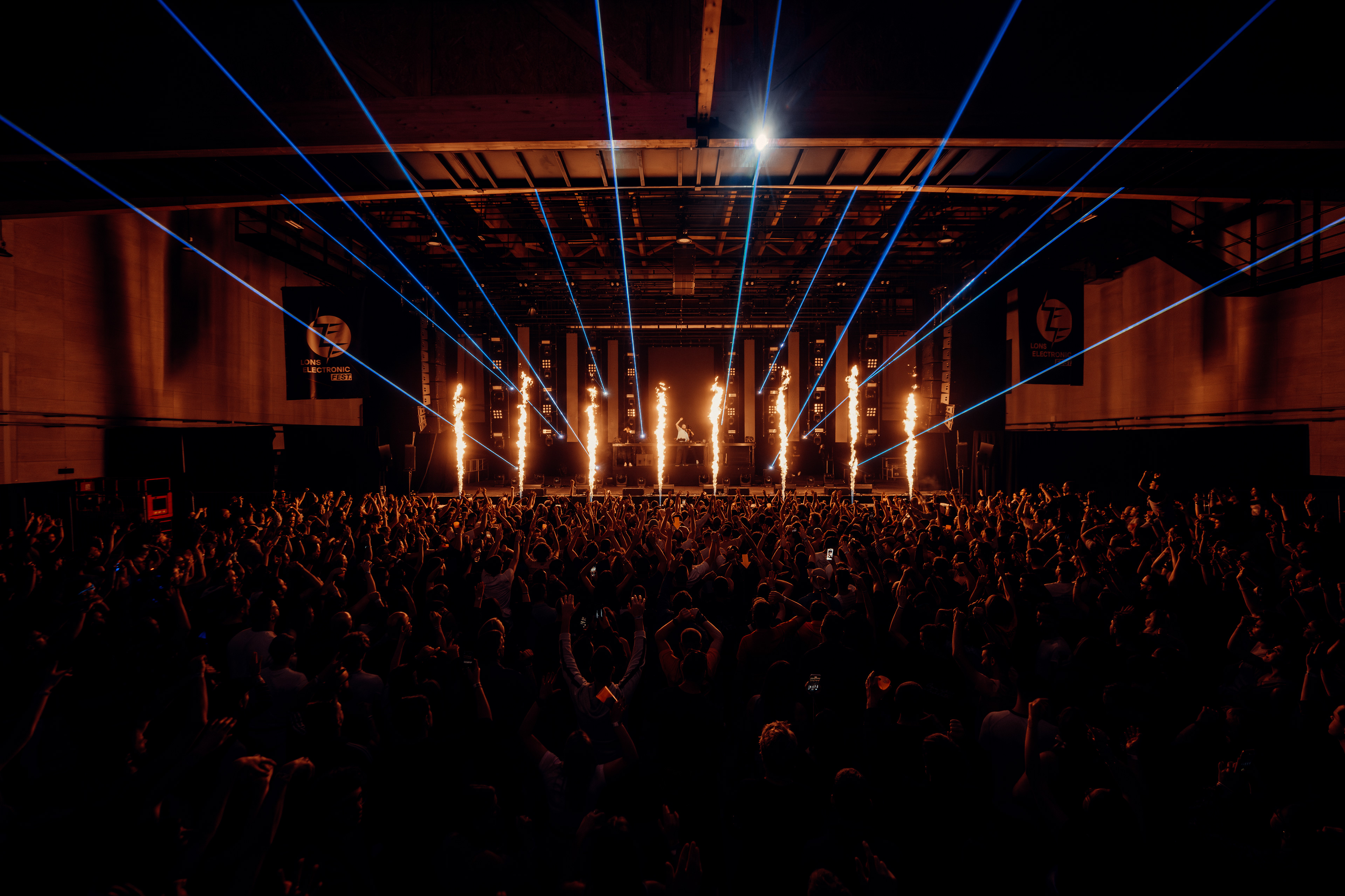 SHOWTEK - LOS ELECTRONIC FESTIVAL 25