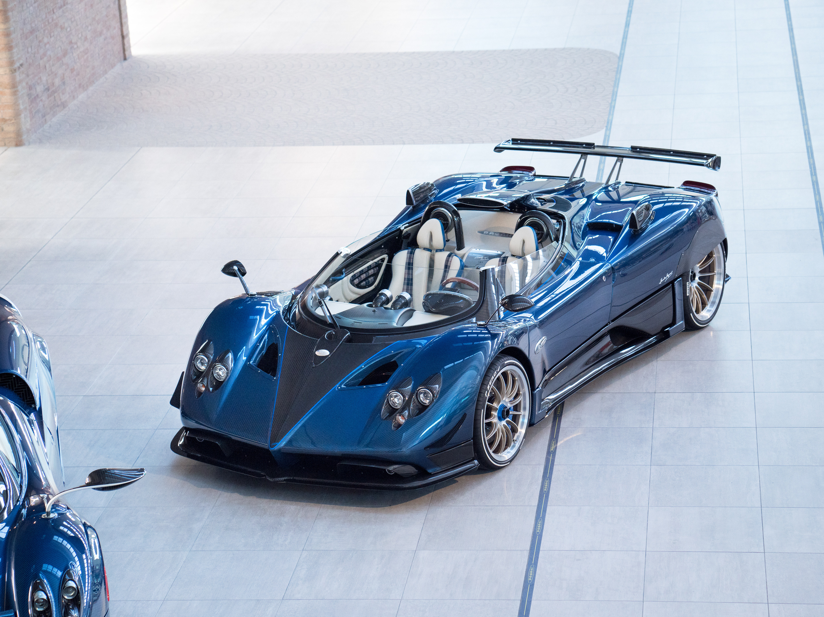 Сколько в мире фото. Pagani Zonda r 2020. Пагани зонда Барчетта. Пагани зонда ХП Барчетта. Pagani Zonda 1983 Concept car.