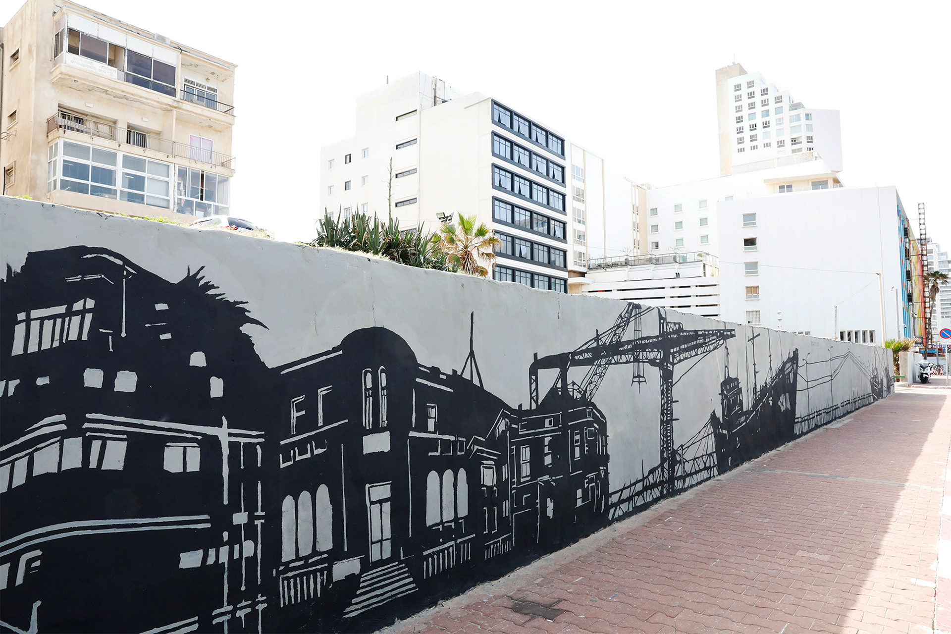 Anchoring | 2019 | Industrial paint | 47x2 meter | Photography: Yael Tsur