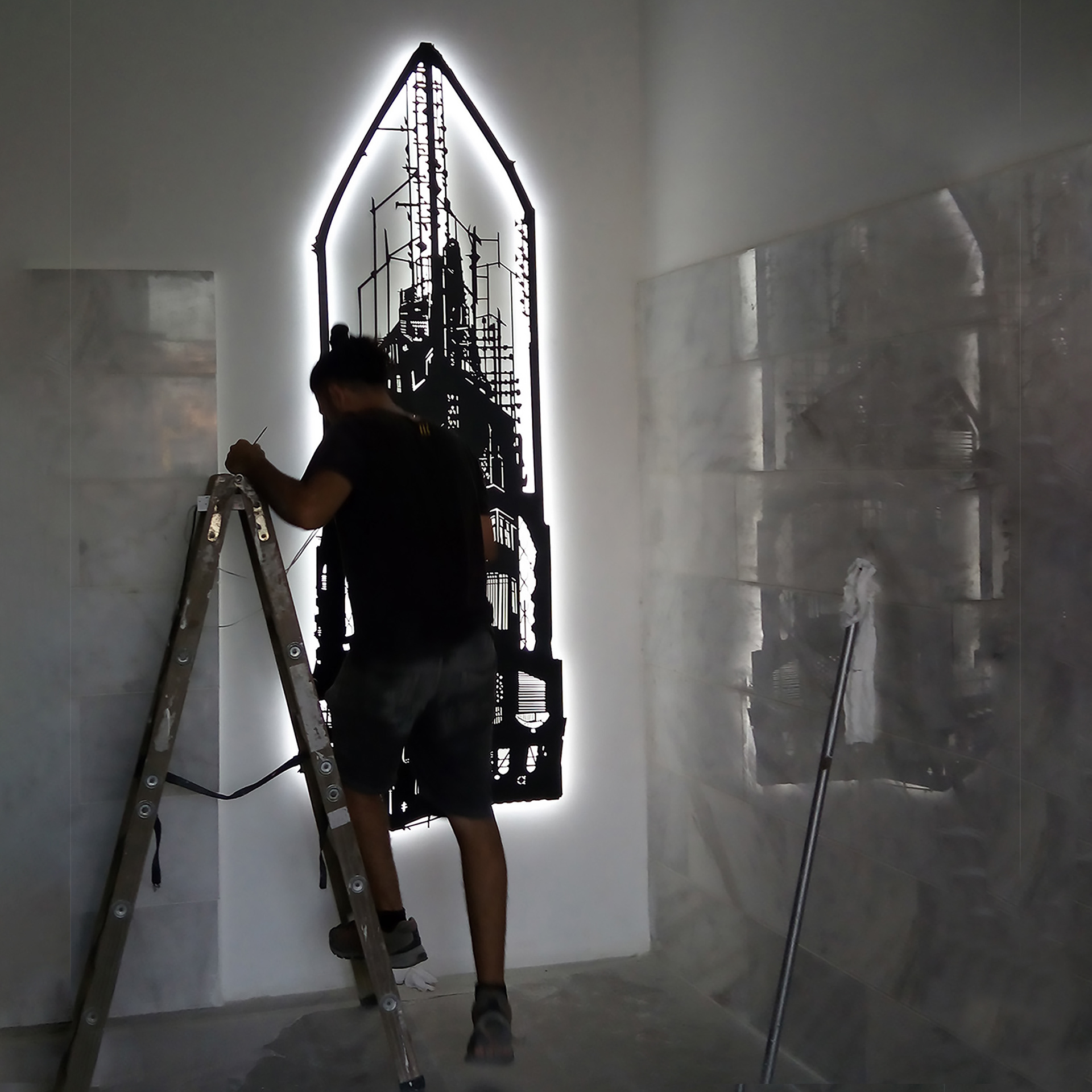 Chlenov lobby | 2017 | metal, LED lights, industrial paints | 250x90 cm