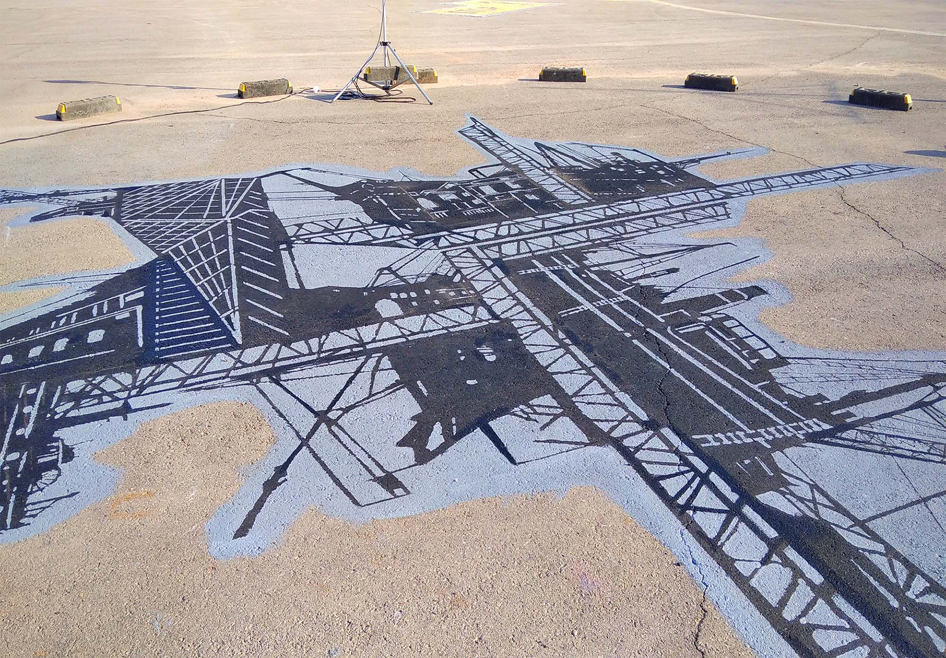 Shifting | detail | 2021 | Eilat's deserted Airport Runway exhibition | Industrial paint | 11x11m