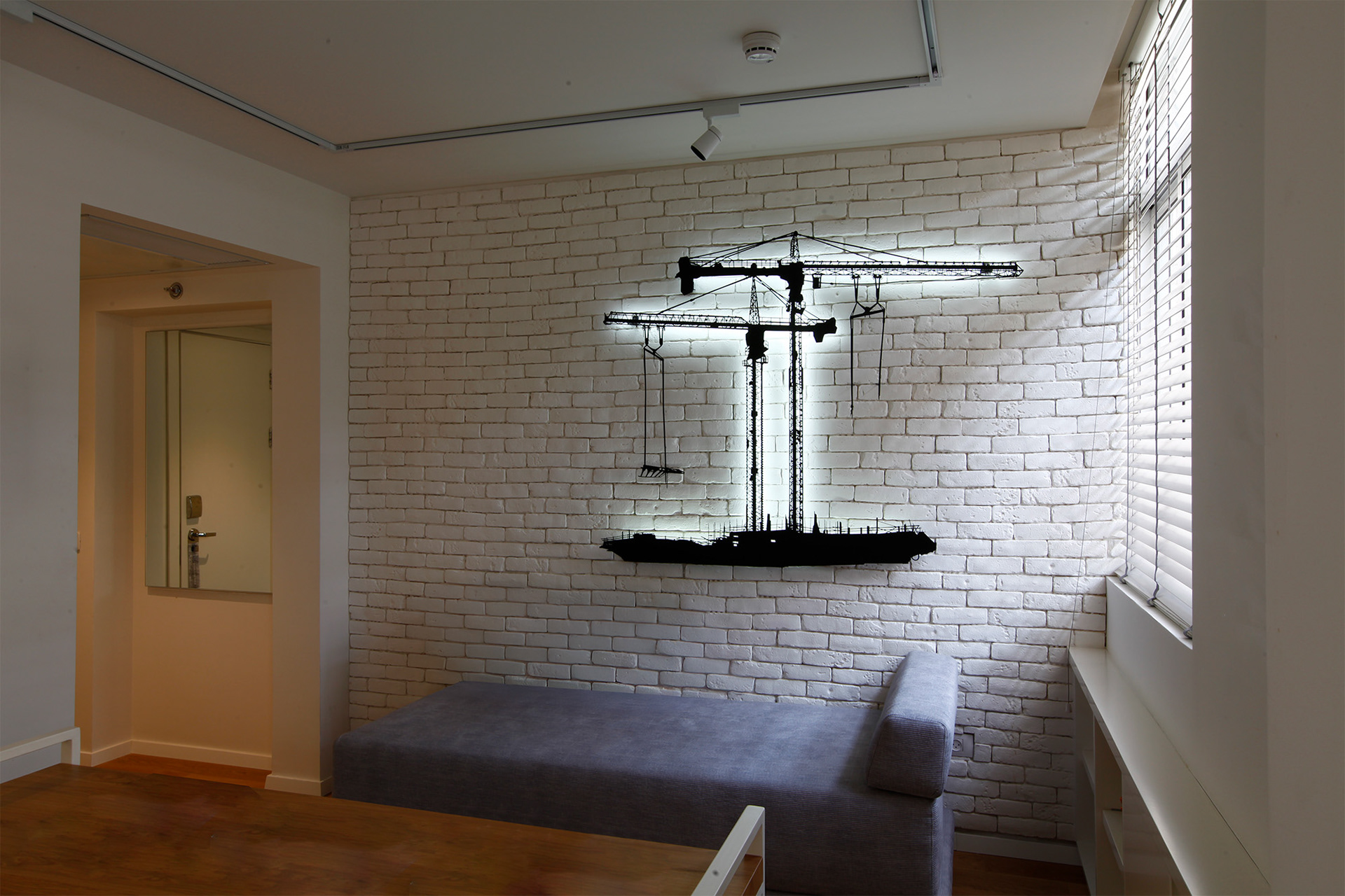 Humming | 2014 | metal, laser cutting, LED lights, industrial paint | 155x123 cm | photography: Avi Hai