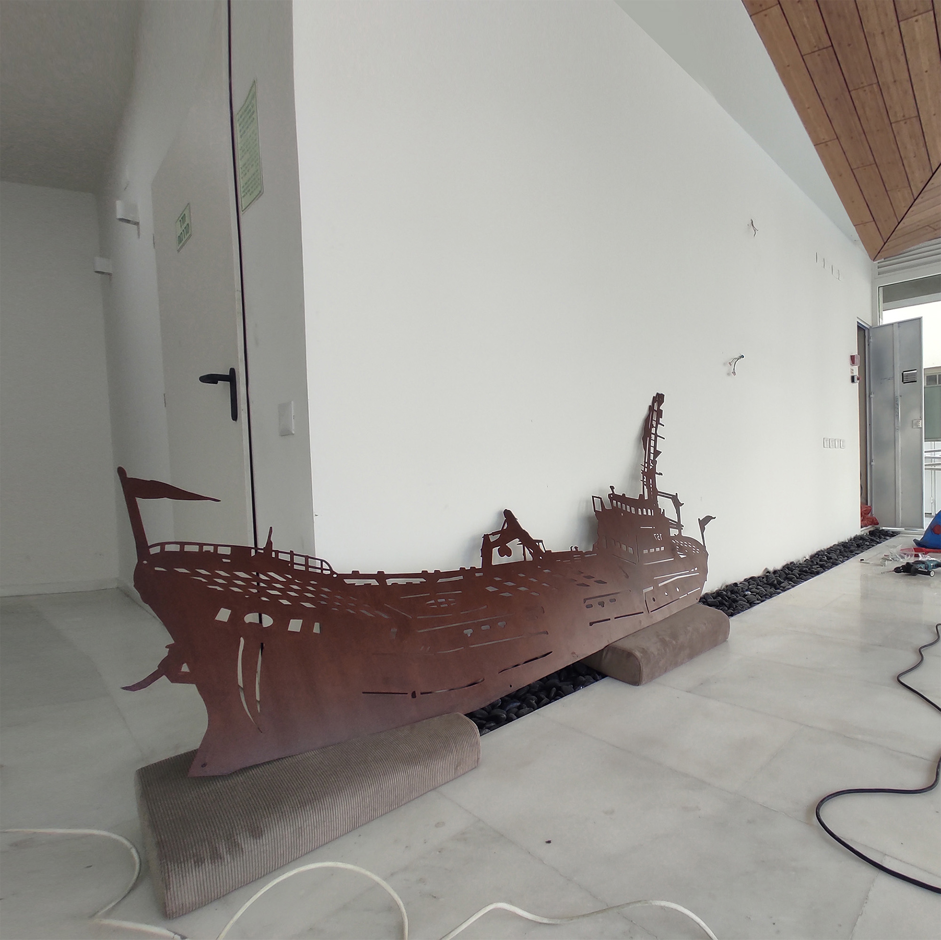 Hayarkon 38 | 2023 | Ship No 157, metal, led lights | 210x57 cm