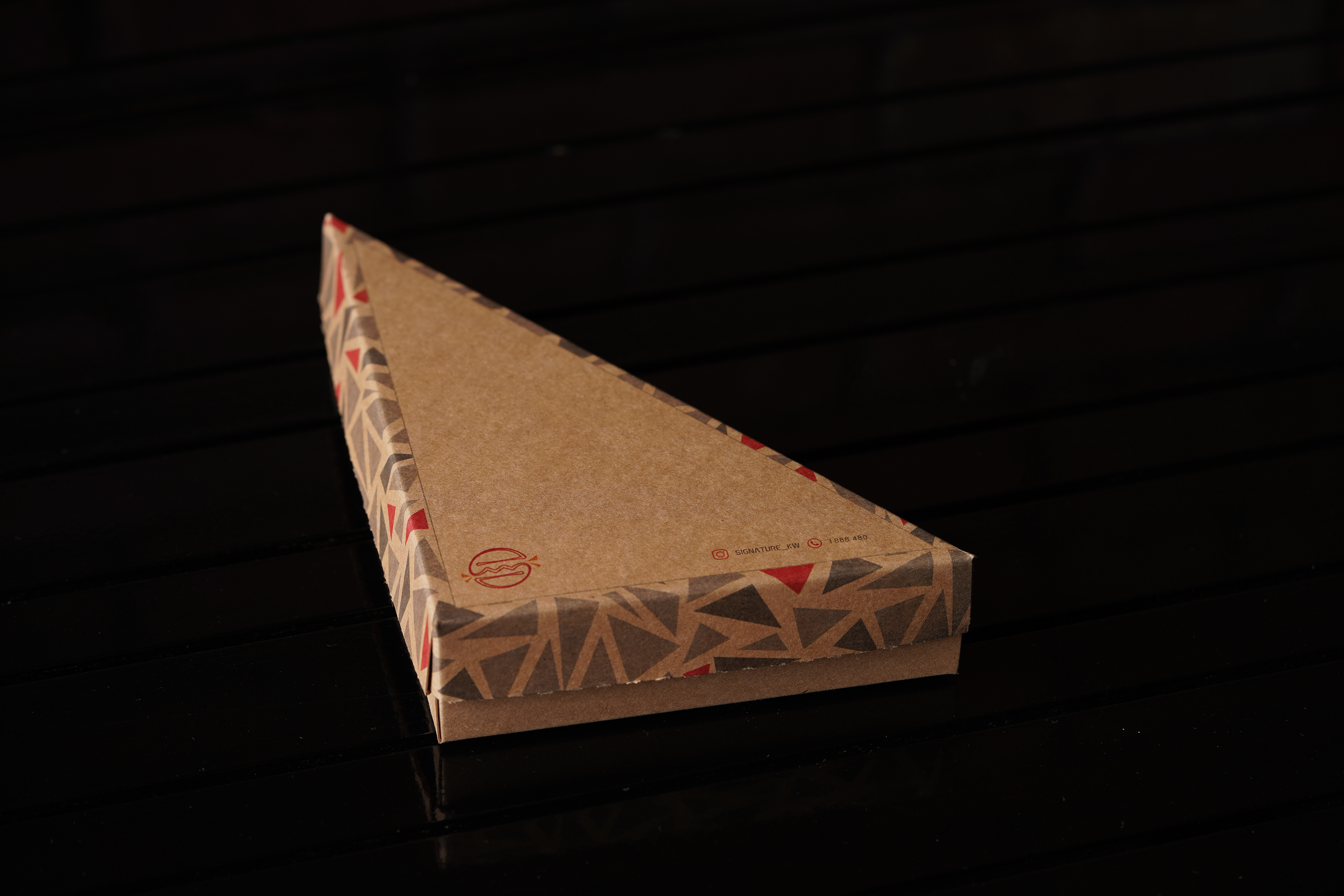 Fries Take-away pack. planned to have the right angle on the left so it can handle twisting and no sauce dropping for the most possible angles.