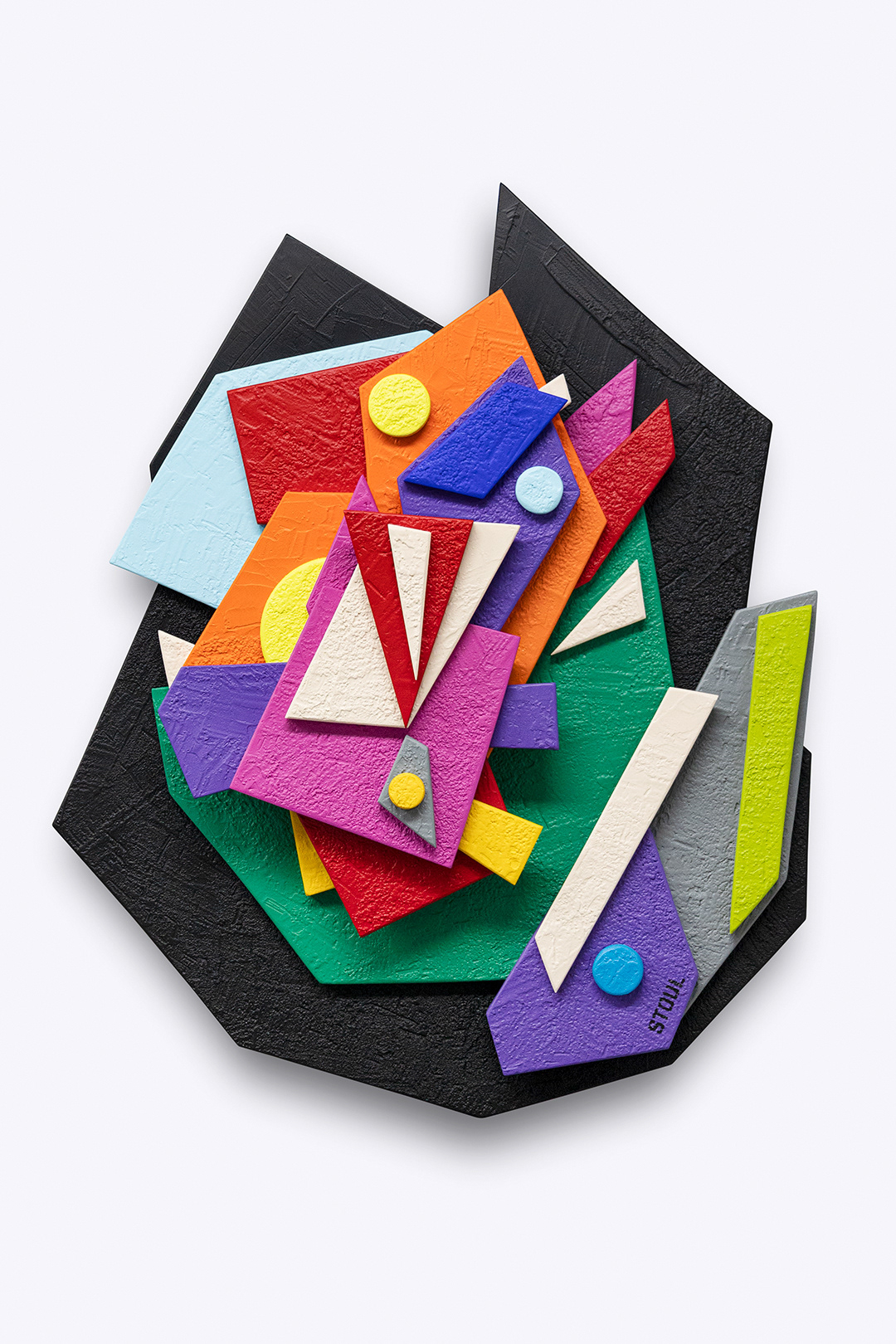 "ORU CHISANA KUROI HANA" 2021 Haut-relief acrylique et pierre sur polygone en bois 77x61x18 cm