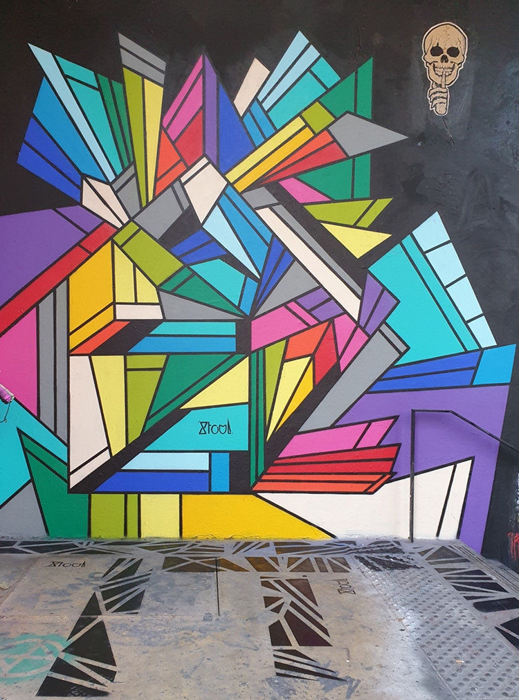 Fresque sur mur extérieur à la galerie