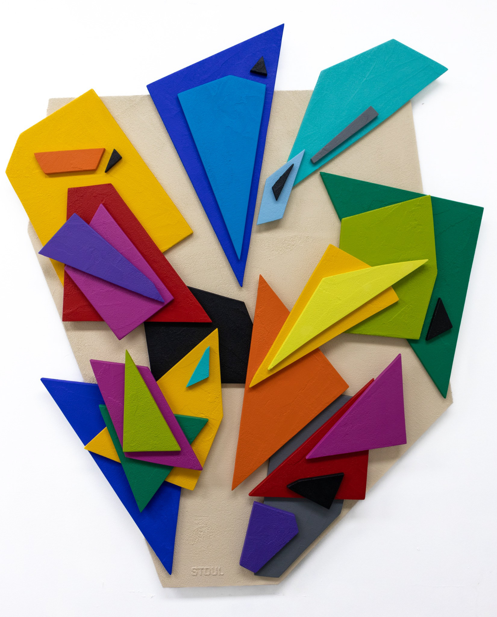 Pensée, 2022 — Peinture acrylique et enduit pierre sur polygones en bois, 125 × 104 × 8 cm.