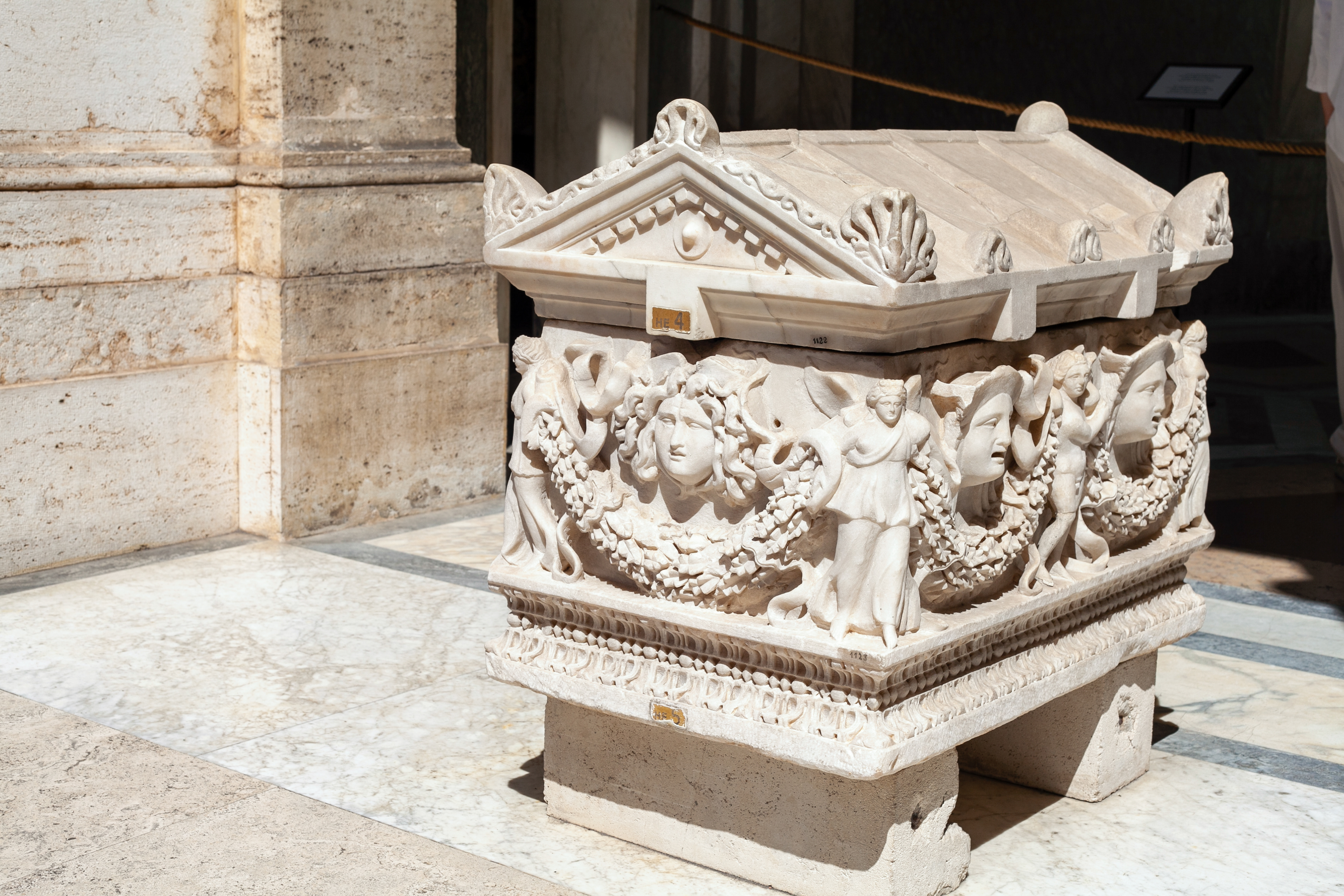 Garland Sarcophagus, Vatican Museum
