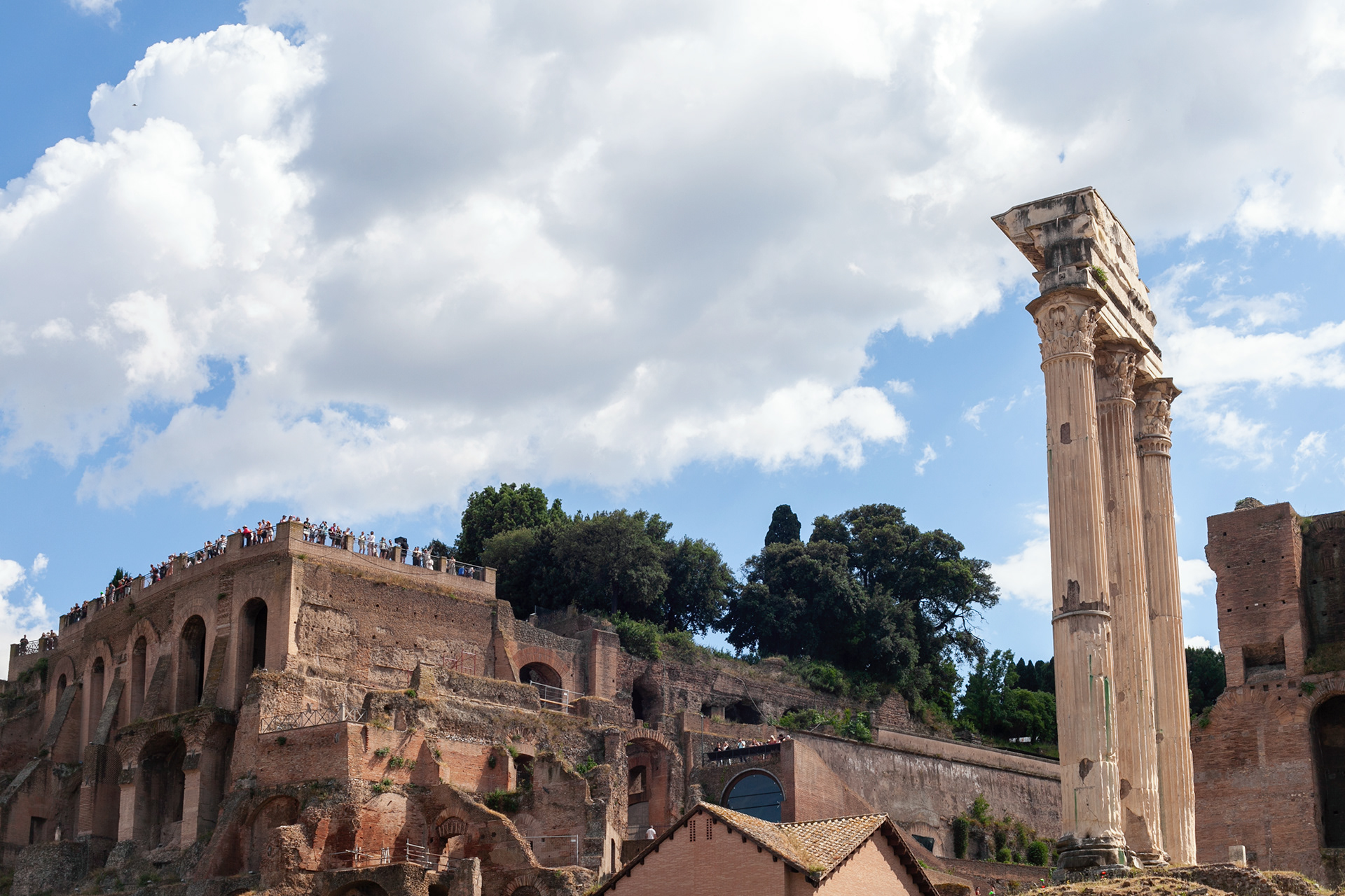 Palantine Hill (left) and Temple of Castor & Pollux (right)
