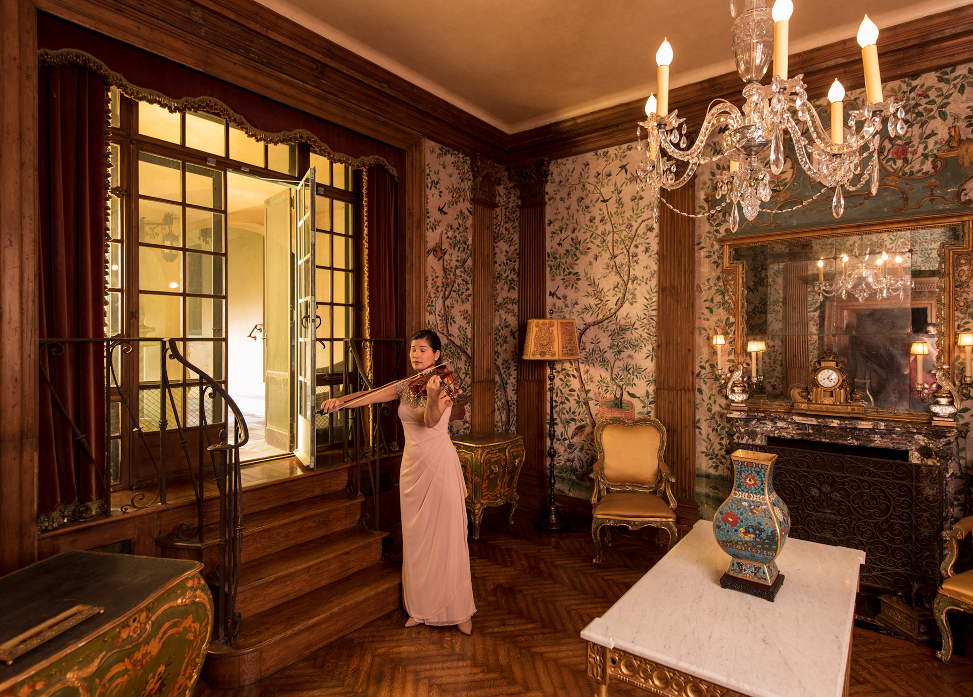 Vicki Powell, viola, in the Reception Room of the Rosen House at Caramoor in Katonah New York on July 15, 2018. (photo by Gabe Palacio)