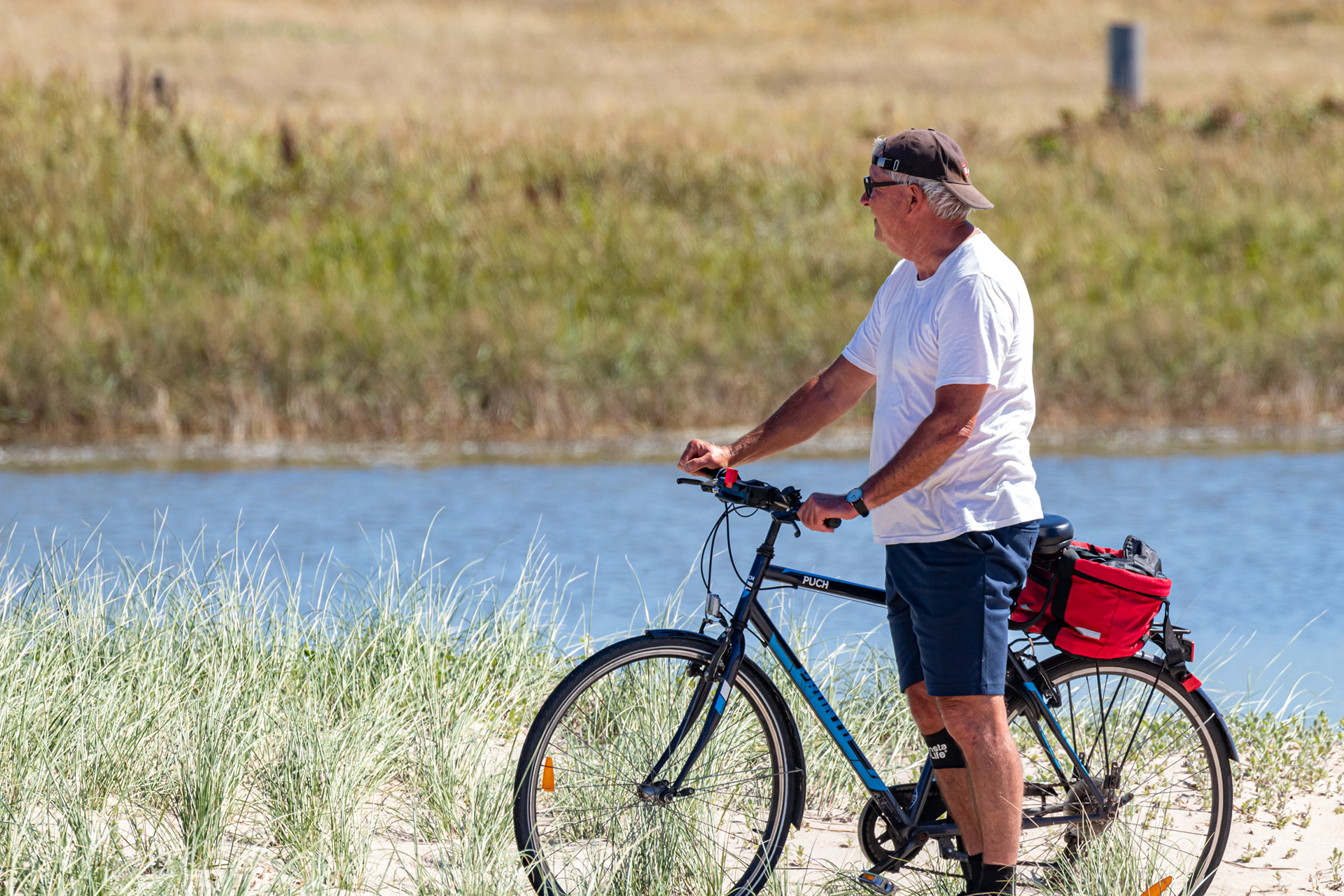 Klaus Anker i sommermundering på Agger Tange