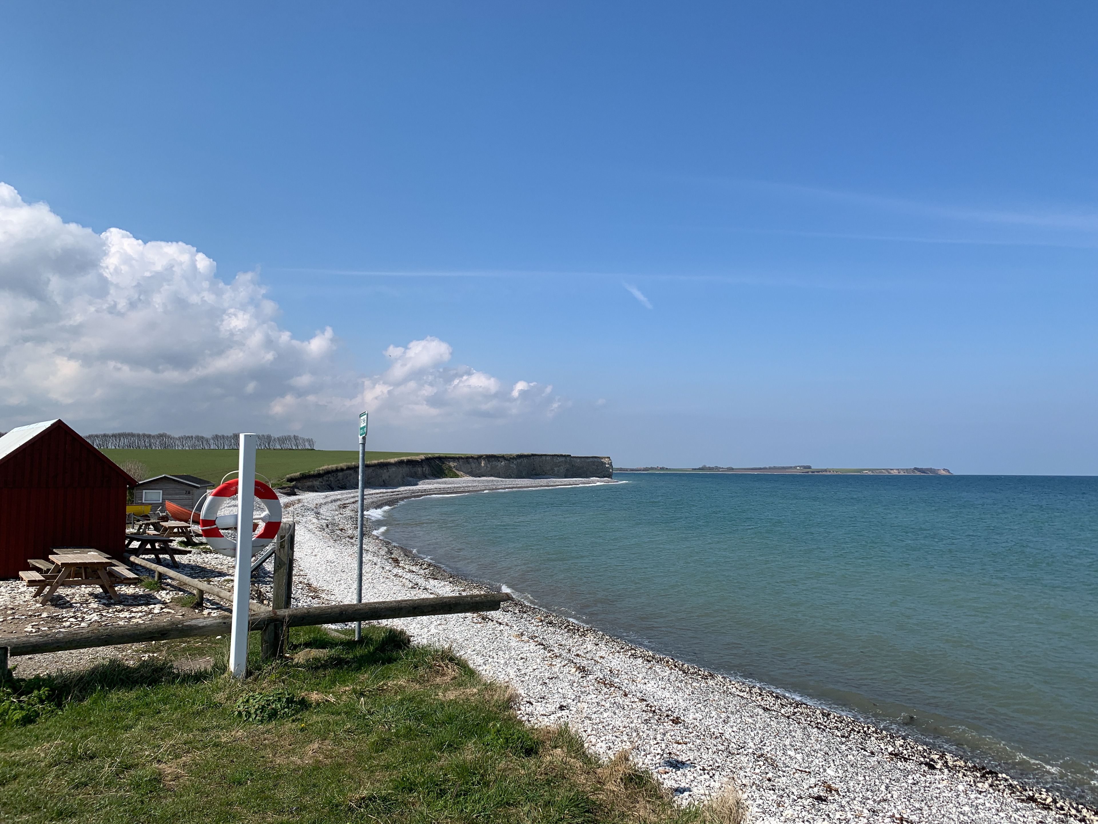 Sangstrup Klint. 24. april. Gjerrild Klint i det fjerne