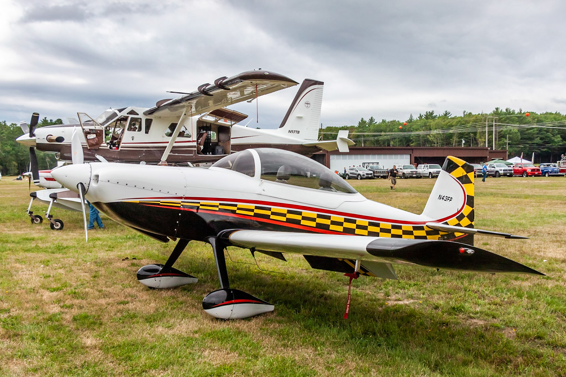 Van’s RV-8 (N43FP, c/n 80395) at the Bowman Field (B10) fly-in on 2022-08-27.