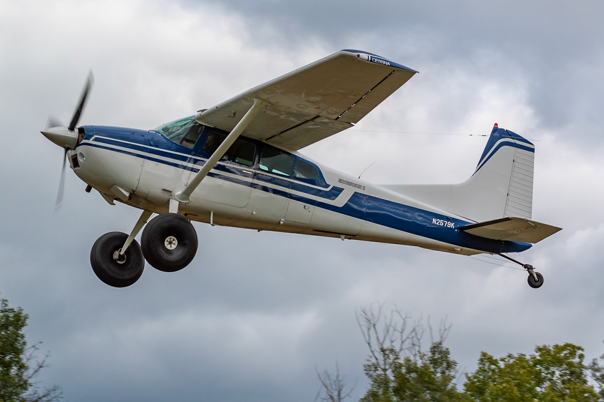 Cessna 180K (N2579K, c/n 18053000) at the 33rd annual Bowman Field (B10; Livermore Falls, ME) Fly-in on 2019-08-24.
