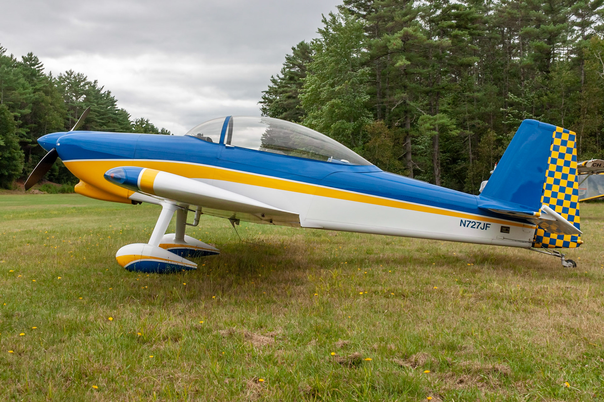 Van’s RV-8 (N727JF, c/n 80551) at the 33rd annual Bowman Field (B10; Livermore Falls, ME) Fly-in on 2019-08-24.