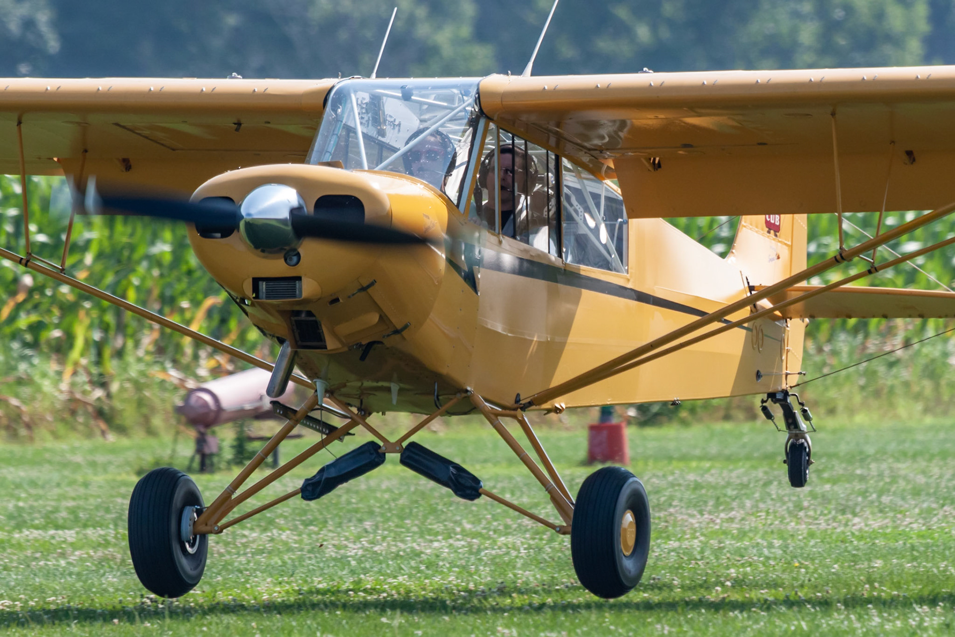 Piper PA-18-150 Super Cub (N624SE, c/n 186576) doing touch-and-gos at Beach City Airport (2D7) on 2018-08-04.