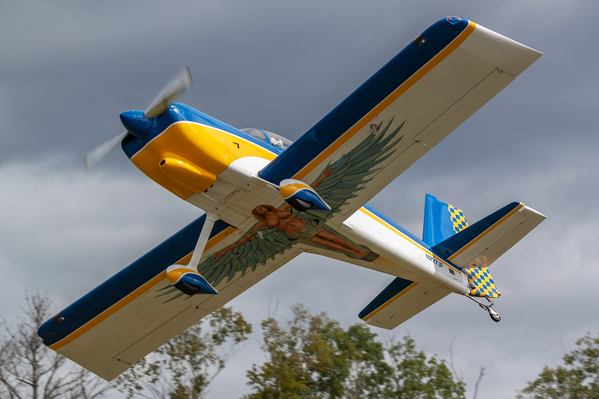 Van’s RV-8 (N727JF, c/n 80551) makes a high speed pass during the 33rd annual Bowman Field (B10; Livermore Falls, ME) Fly-in on 2019-08-24.