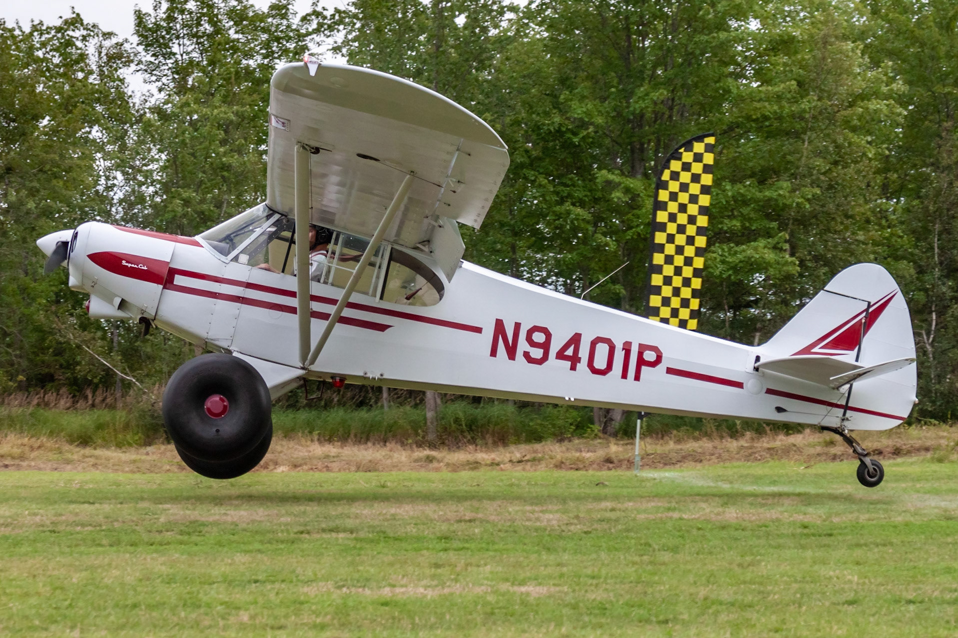 Piper PA-18-150 Super Cub (N9401P, c/n 18-8996) at the STOL competition during the 33rd annual Bowman Field (B10; Livermore Falls, ME) Fly-in on 2019-08-24.