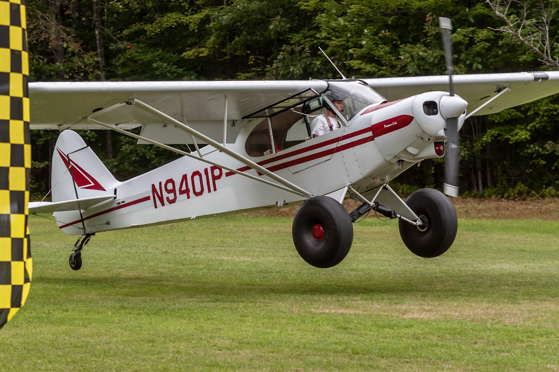Piper PA-18-150 Super Cub (N9401P, c/n 18-8996) at the STOL competition during the 33rd annual Bowman Field (B10; Livermore Falls, ME) Fly-in on 2019-08-24.