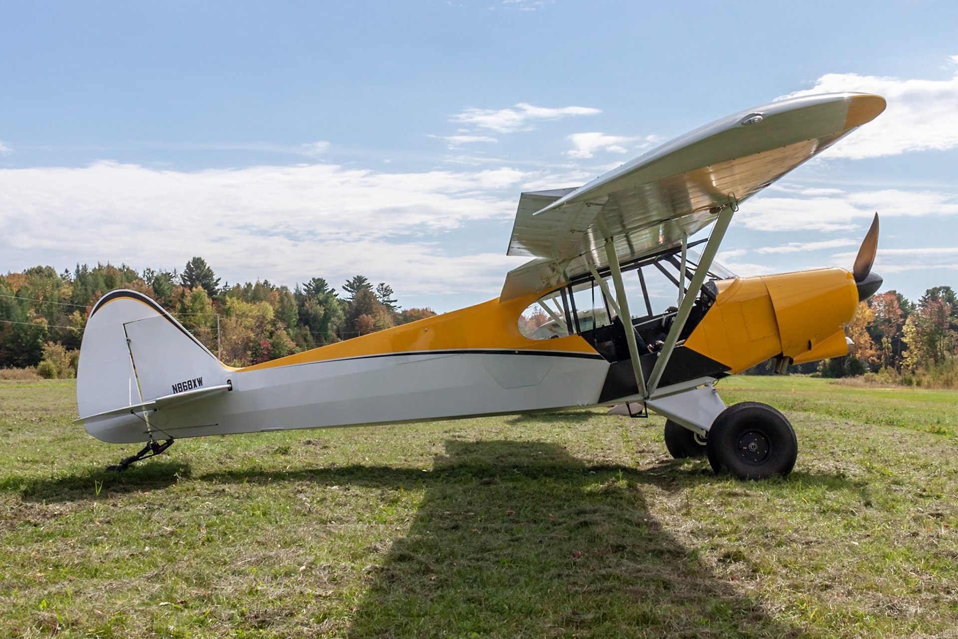 Javron PA-18 Super Cub (N868XW, c/n JA1705108) at the 2019 FALL-ow ME! Fly-in at Thompson Memorial Field (ME62; Pittsfield, ME) on 2019-09-28. The Javron Super Cub is a kit-based reproduction of the original Piper PA-18.