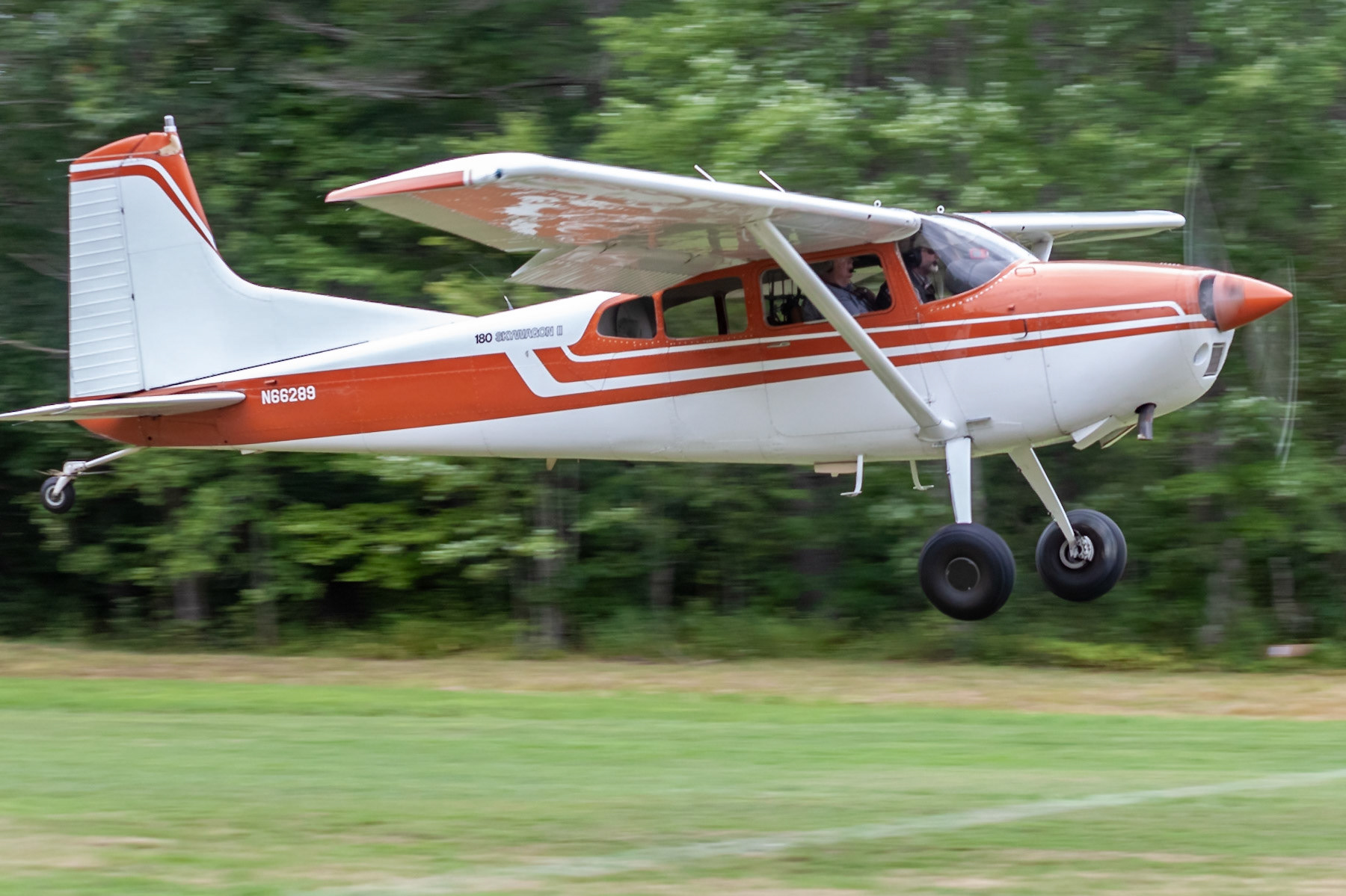 Cessna 180K (N66289, c/n 18052934) at the 33rd annual Bowman Field (B10; Livermore Falls, ME) Fly-in on 2019-08-24.
